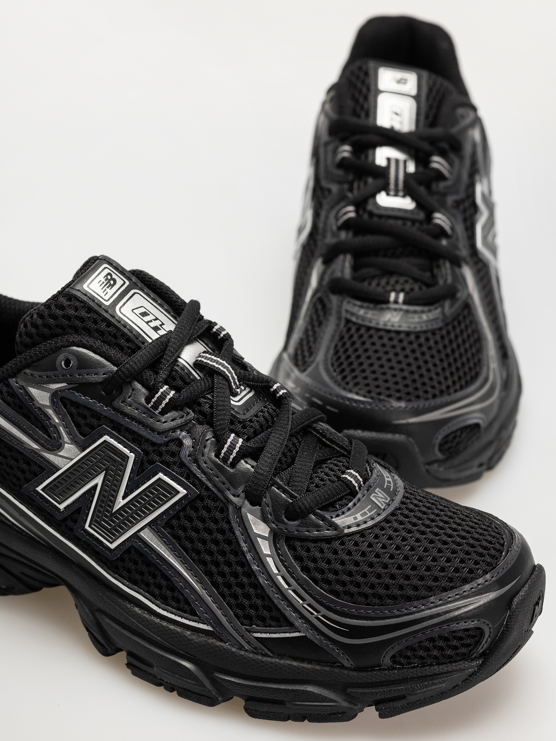 Обувки New Balance 740 (black)