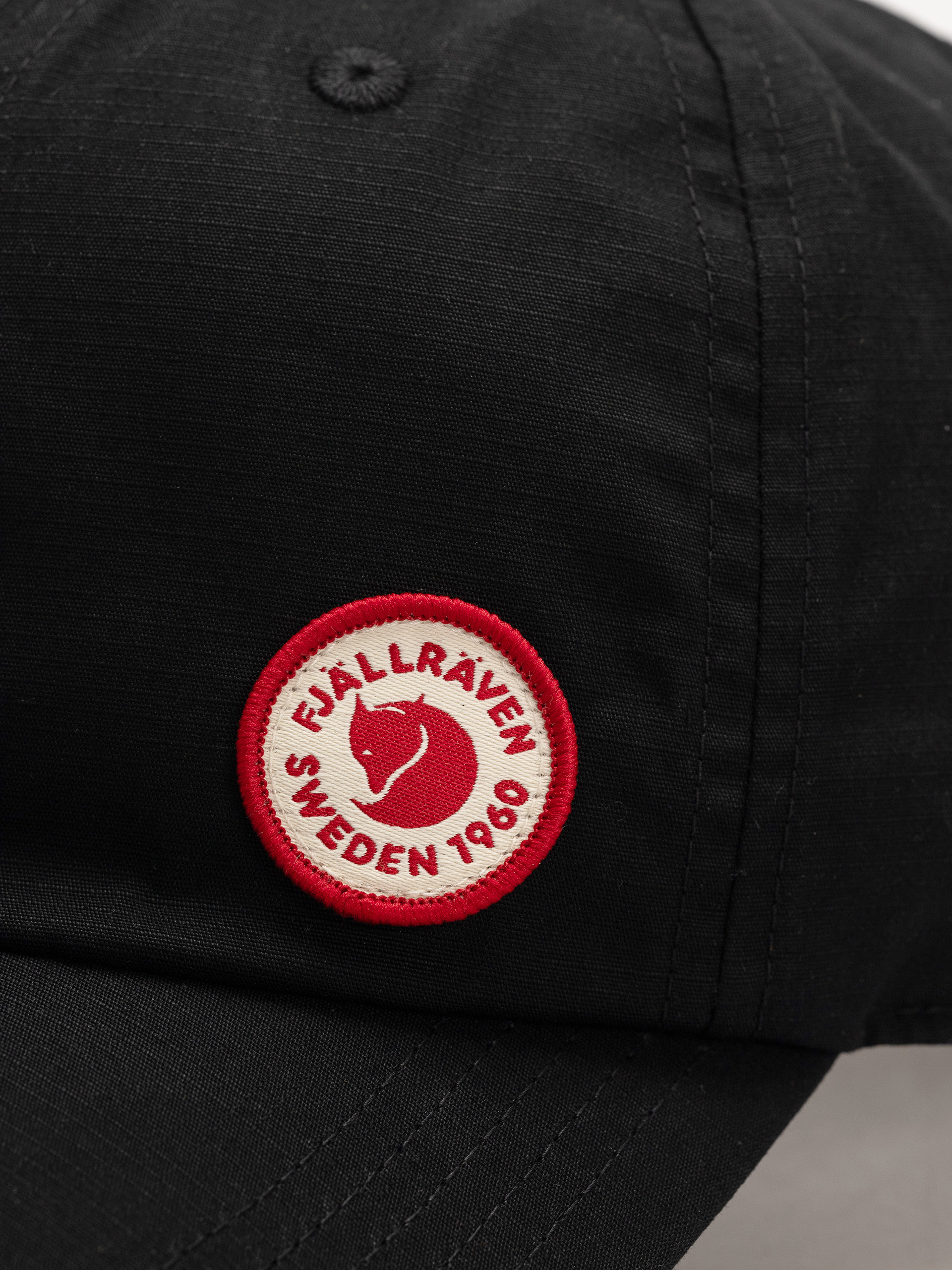 Шапка с козирка Fjallraven Logo (black)