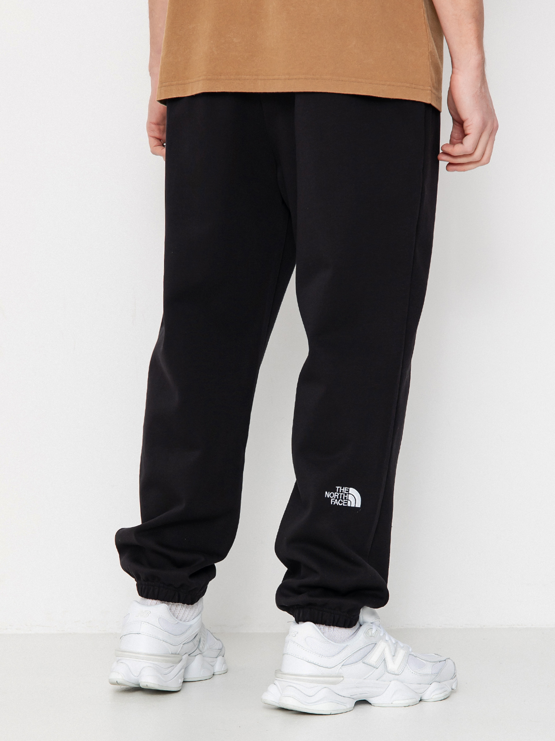 Панталони The North Face Essential Relaxed Straight Jogger (tnf black)