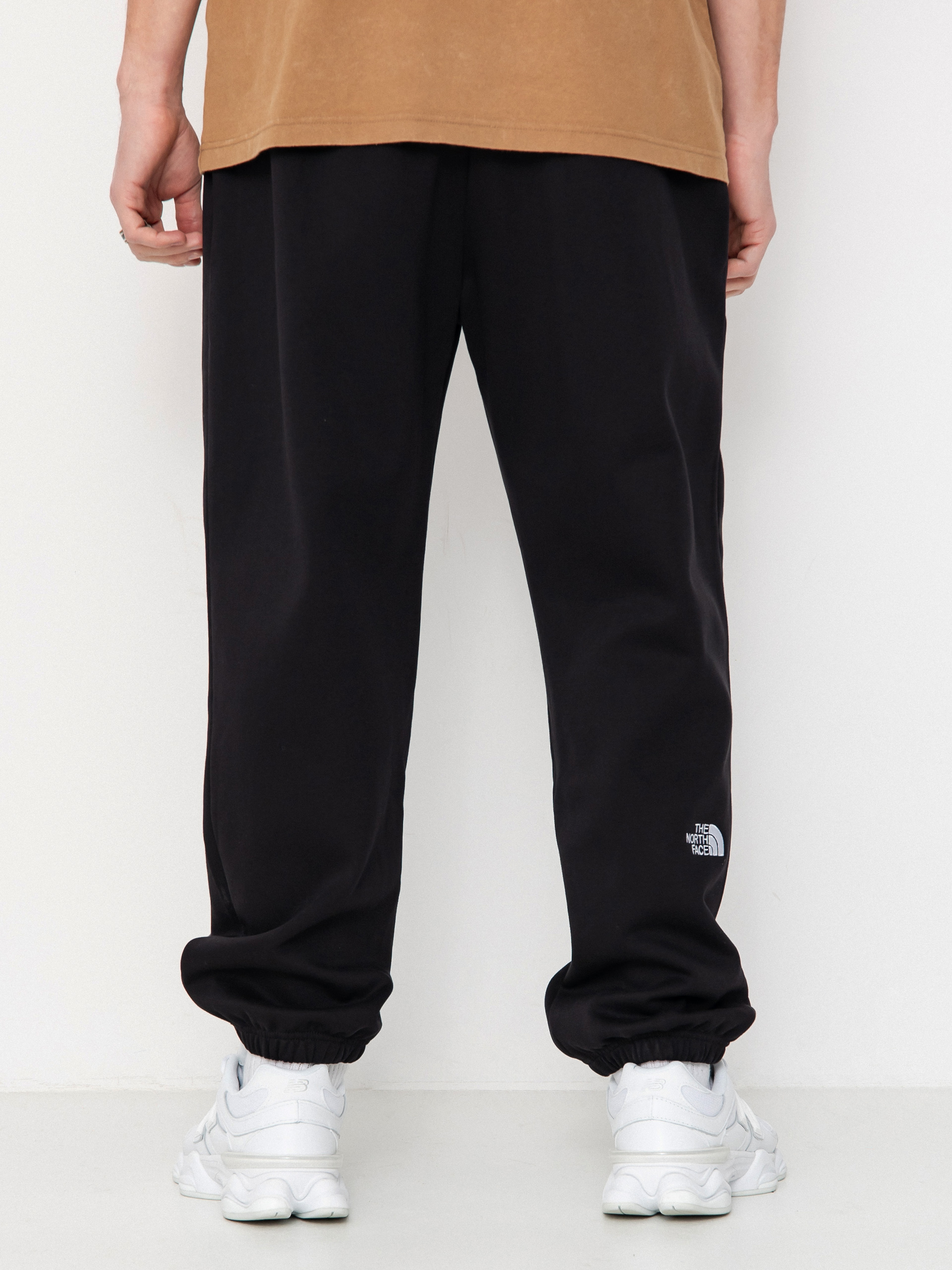 Панталони The North Face Essential Relaxed Straight Jogger (tnf black)
