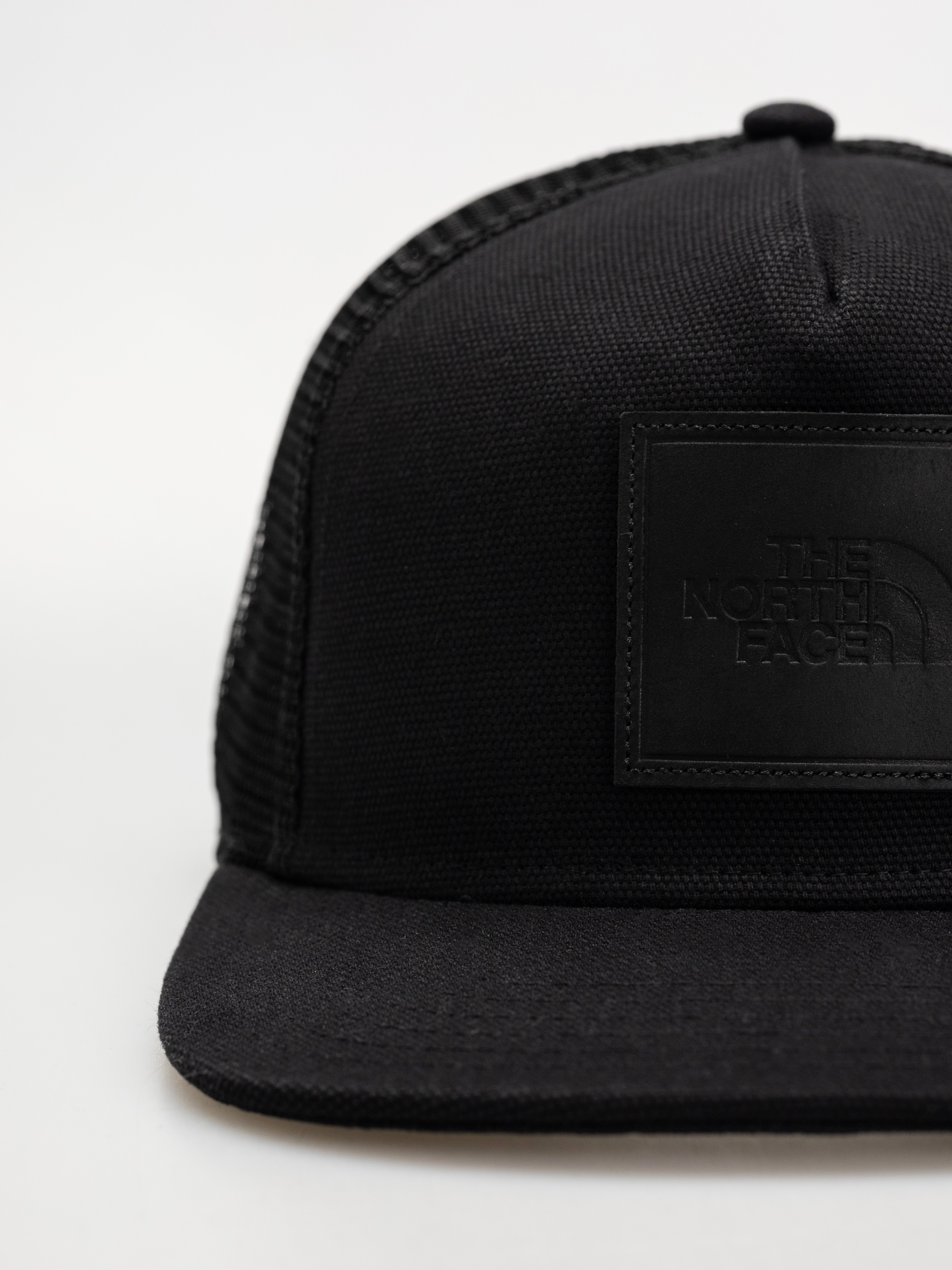 Шапка с козирка The North Face Half Dome Trucker (tnf black/leather patch)