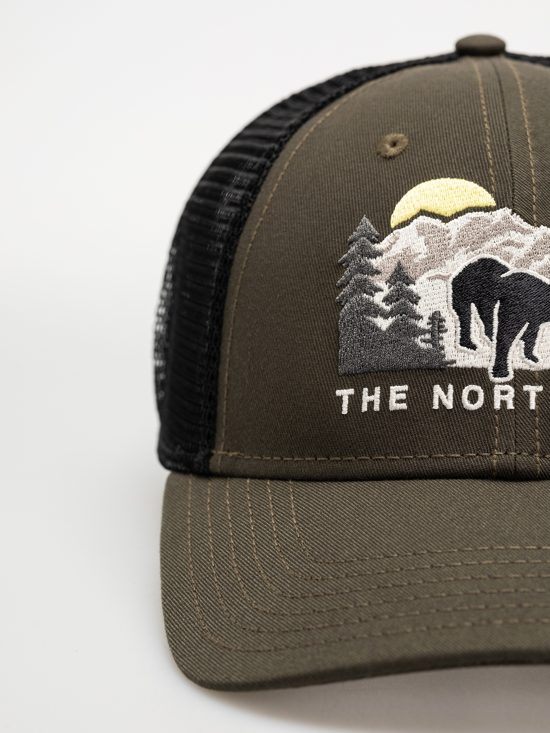 Шапка с козирка The North Face Embroidered Mudder Trucker (new taupe green/bear green)