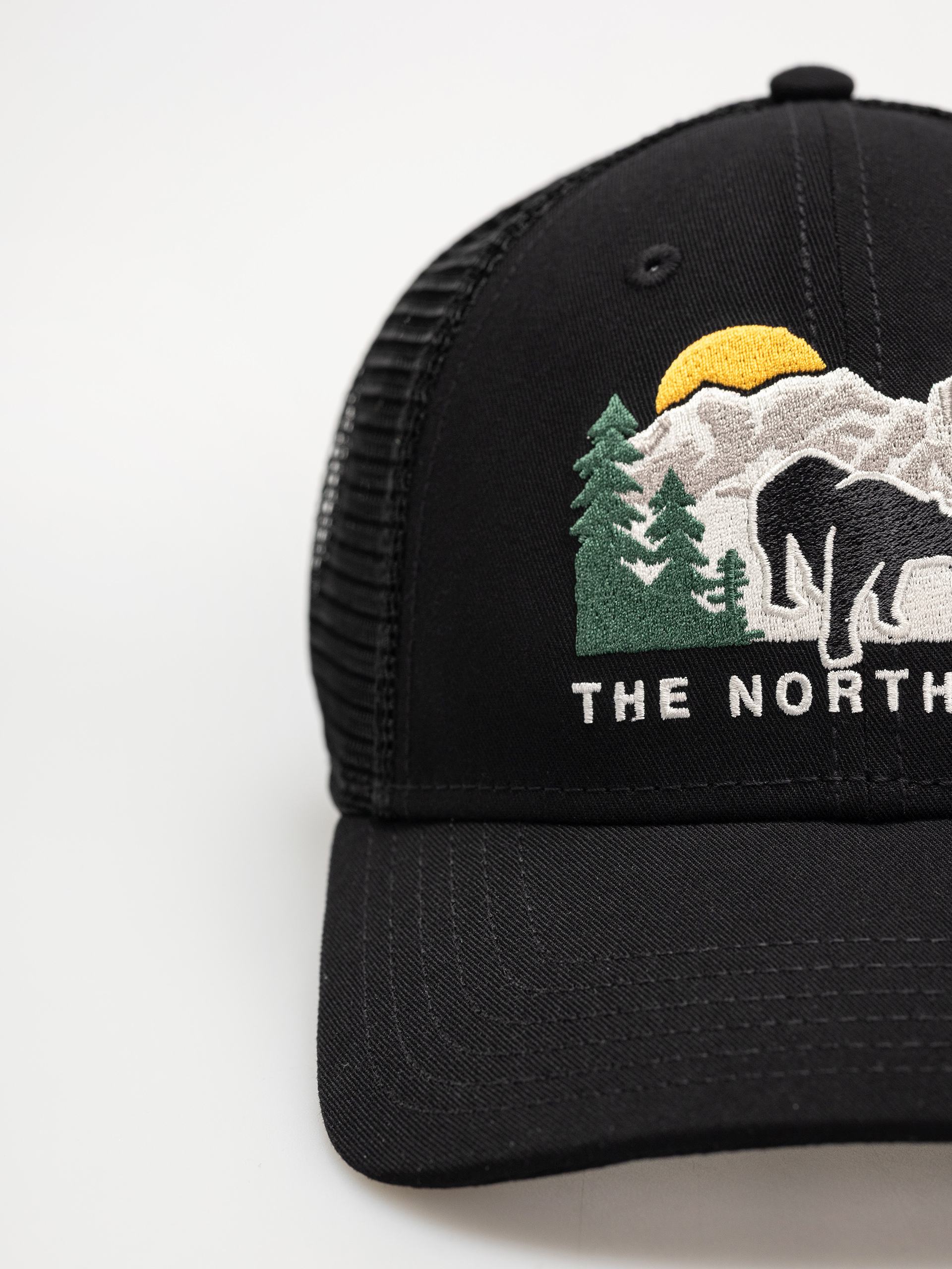 Шапка с козирка The North Face Embroidered Mudder Trucker (tnf black/tnf black/bear green)