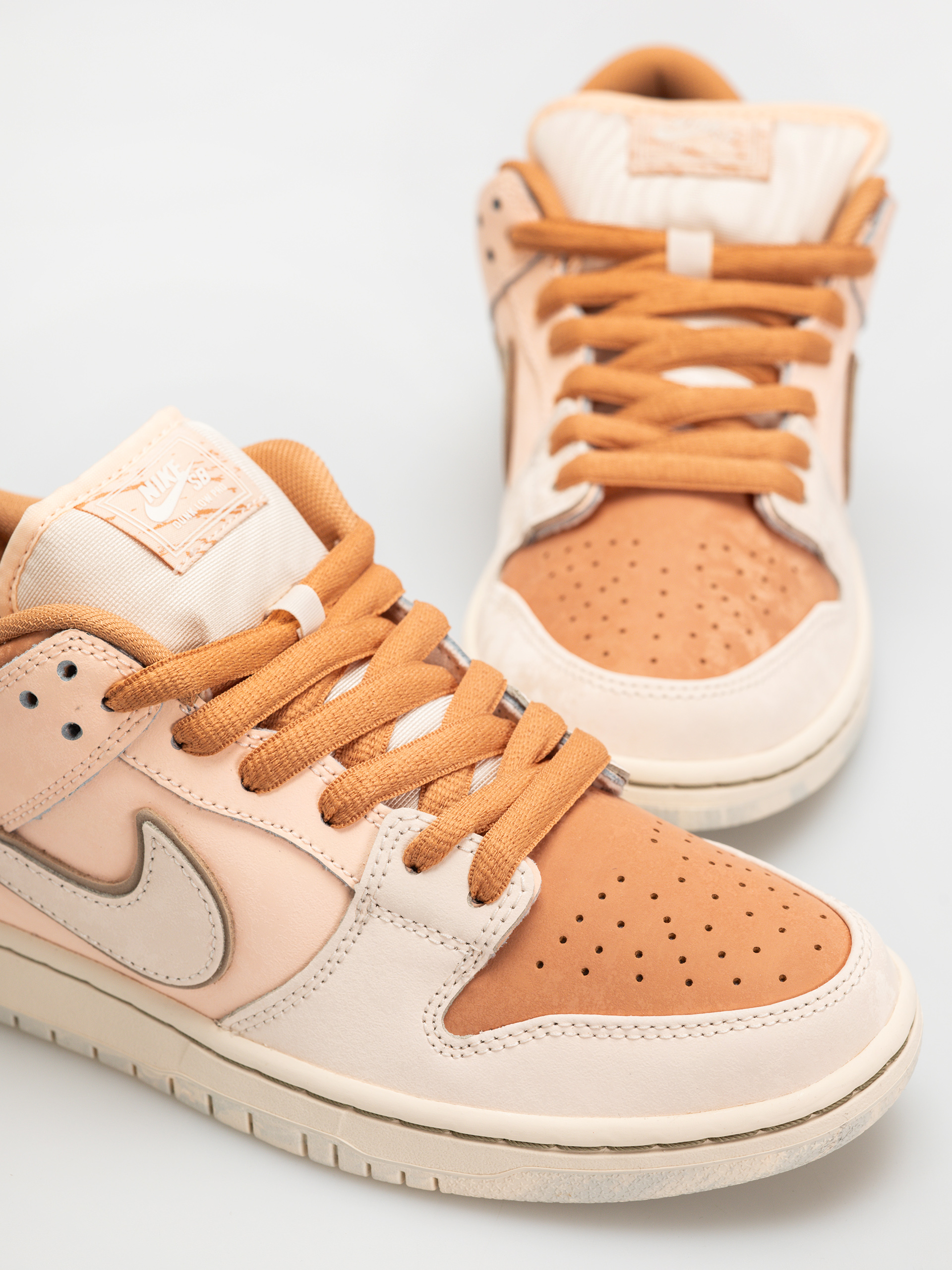 Обувки Nike SB Dunk Low Pro Prm (amber brown/guava ice crimson tint hemp)