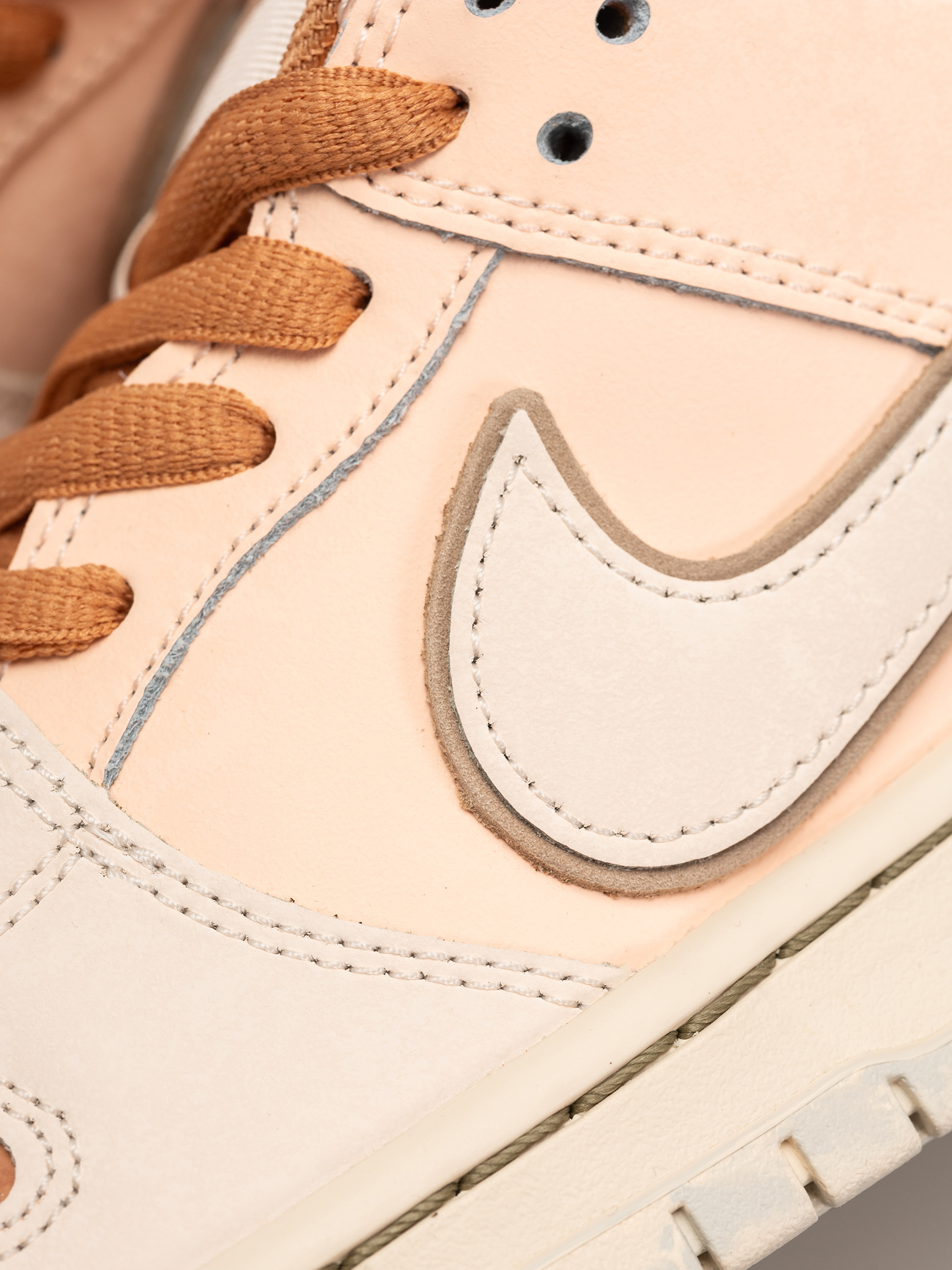 Обувки Nike SB Dunk Low Pro Prm (amber brown/guava ice crimson tint hemp)