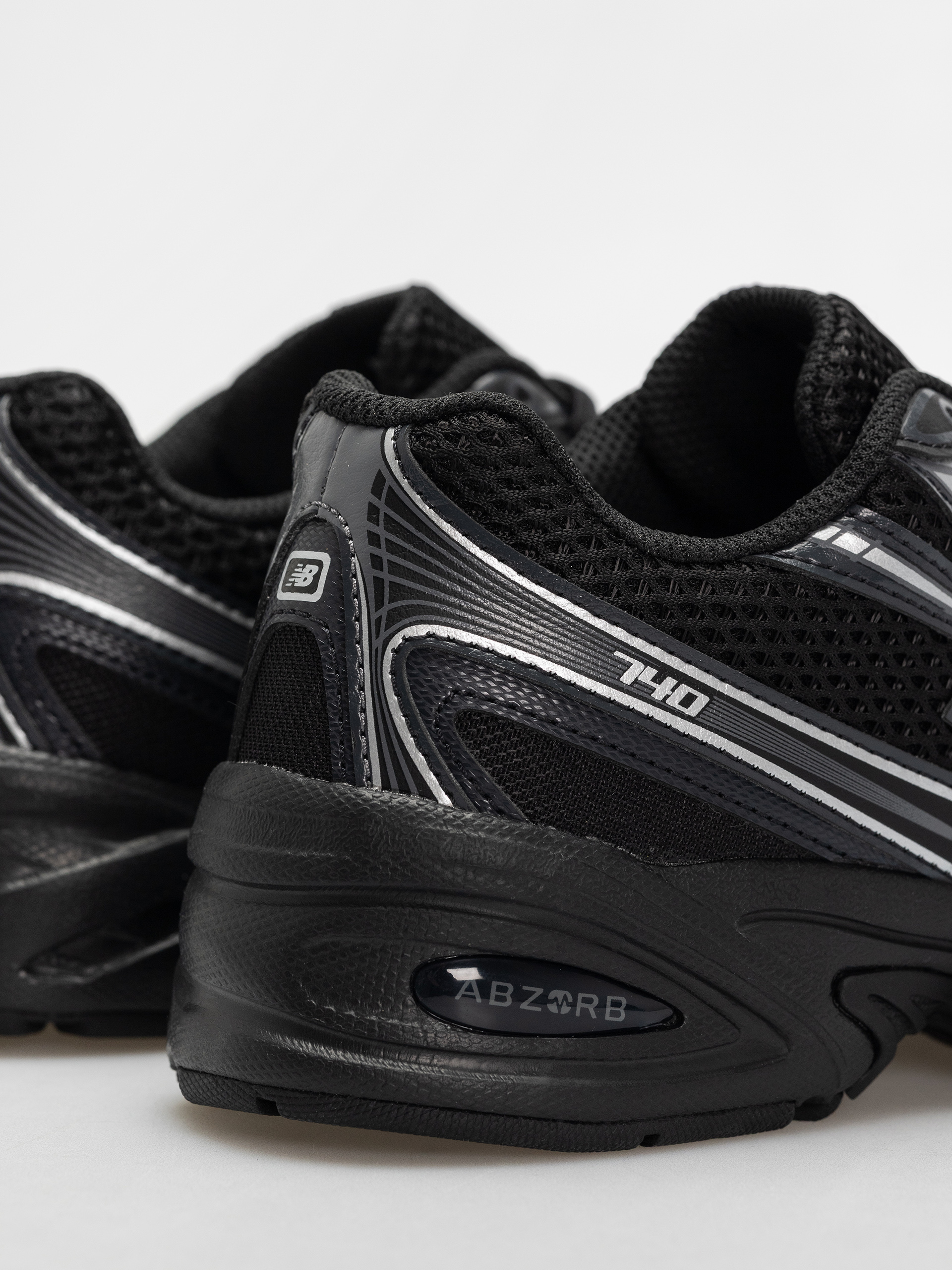 Обувки New Balance 740 JR (black)