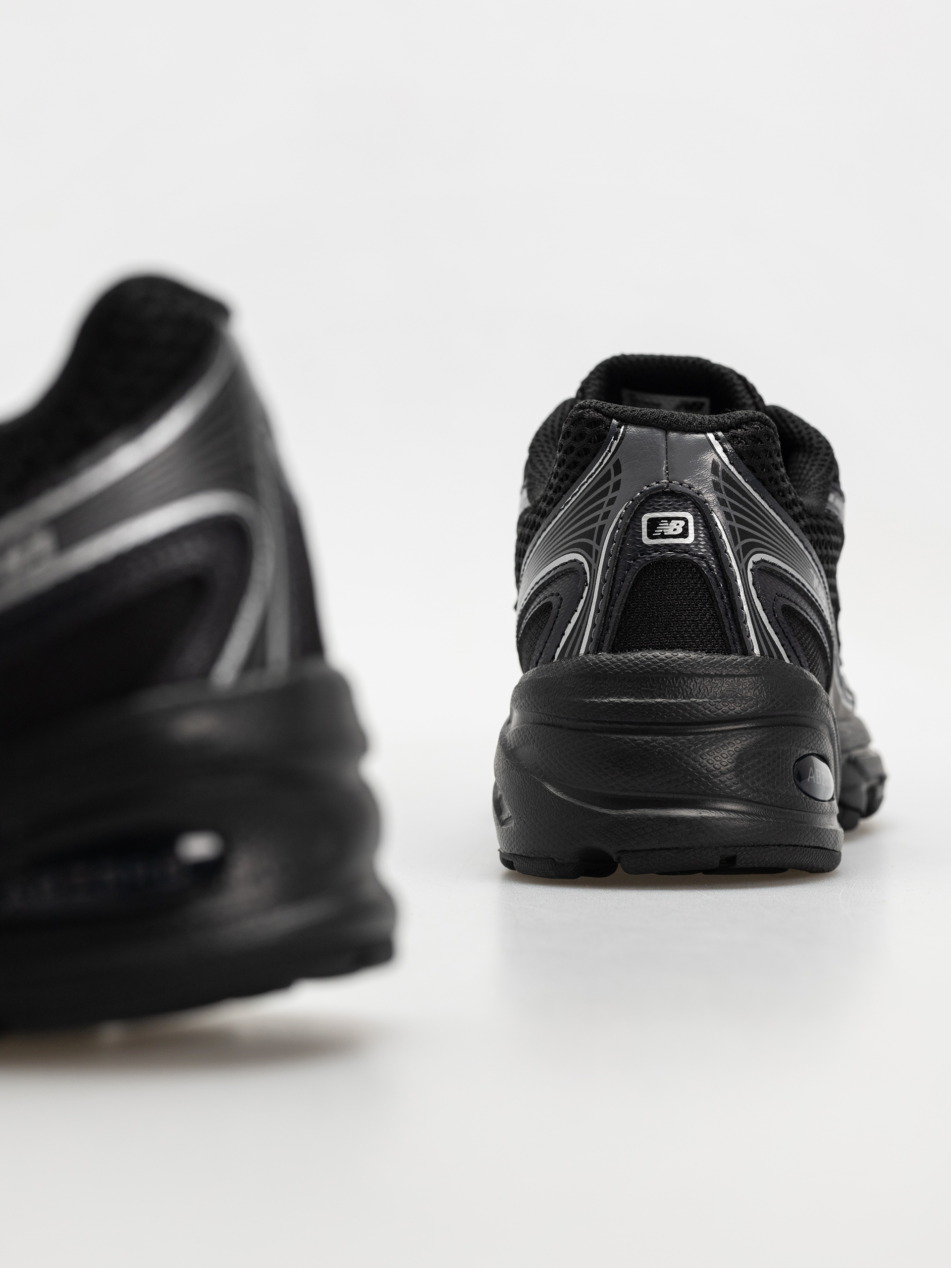 Обувки New Balance 740 JR (black)