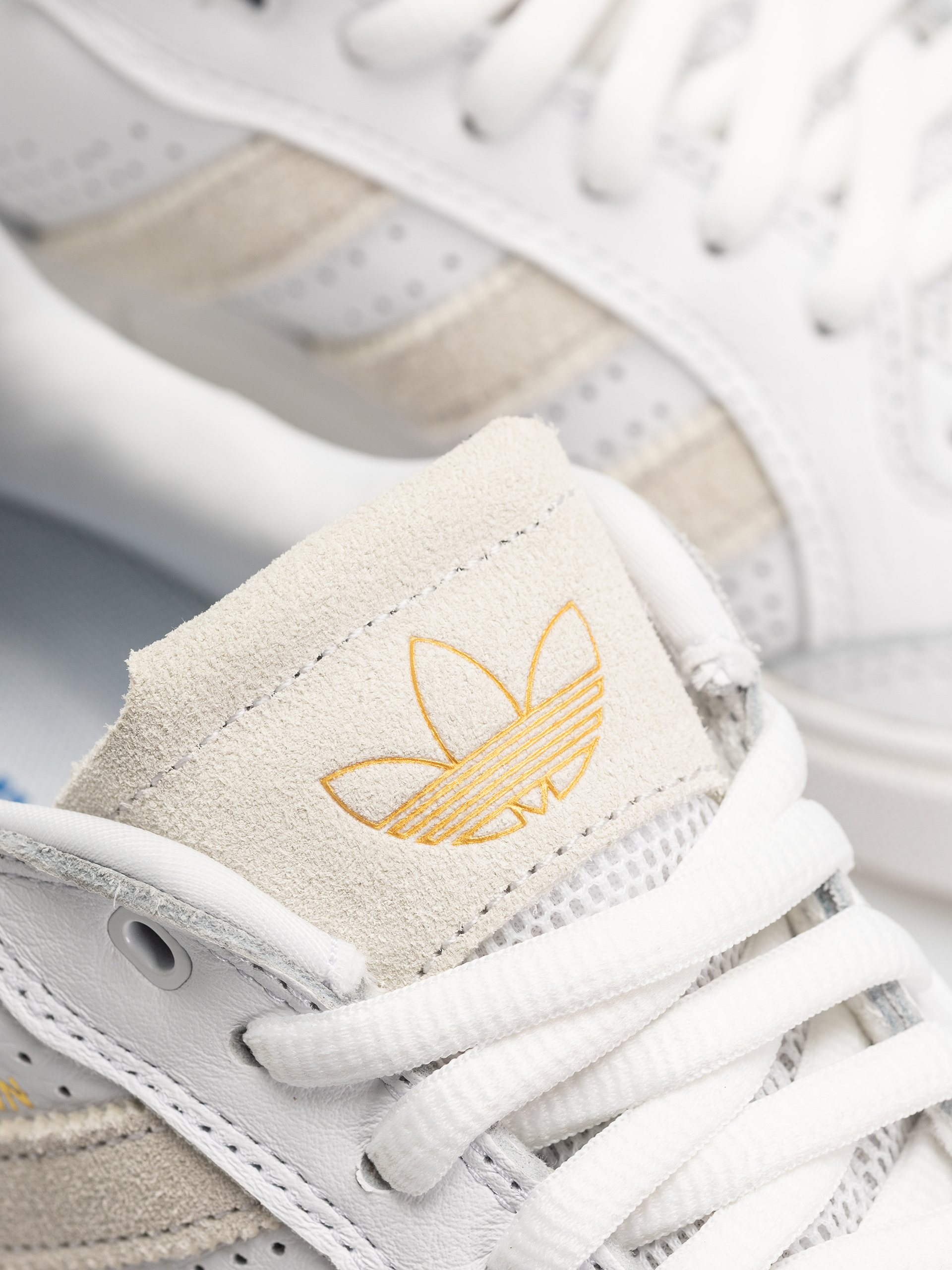 Обувки adidas Tyshawn Low (ftwwht/ftwwht/goldmt)