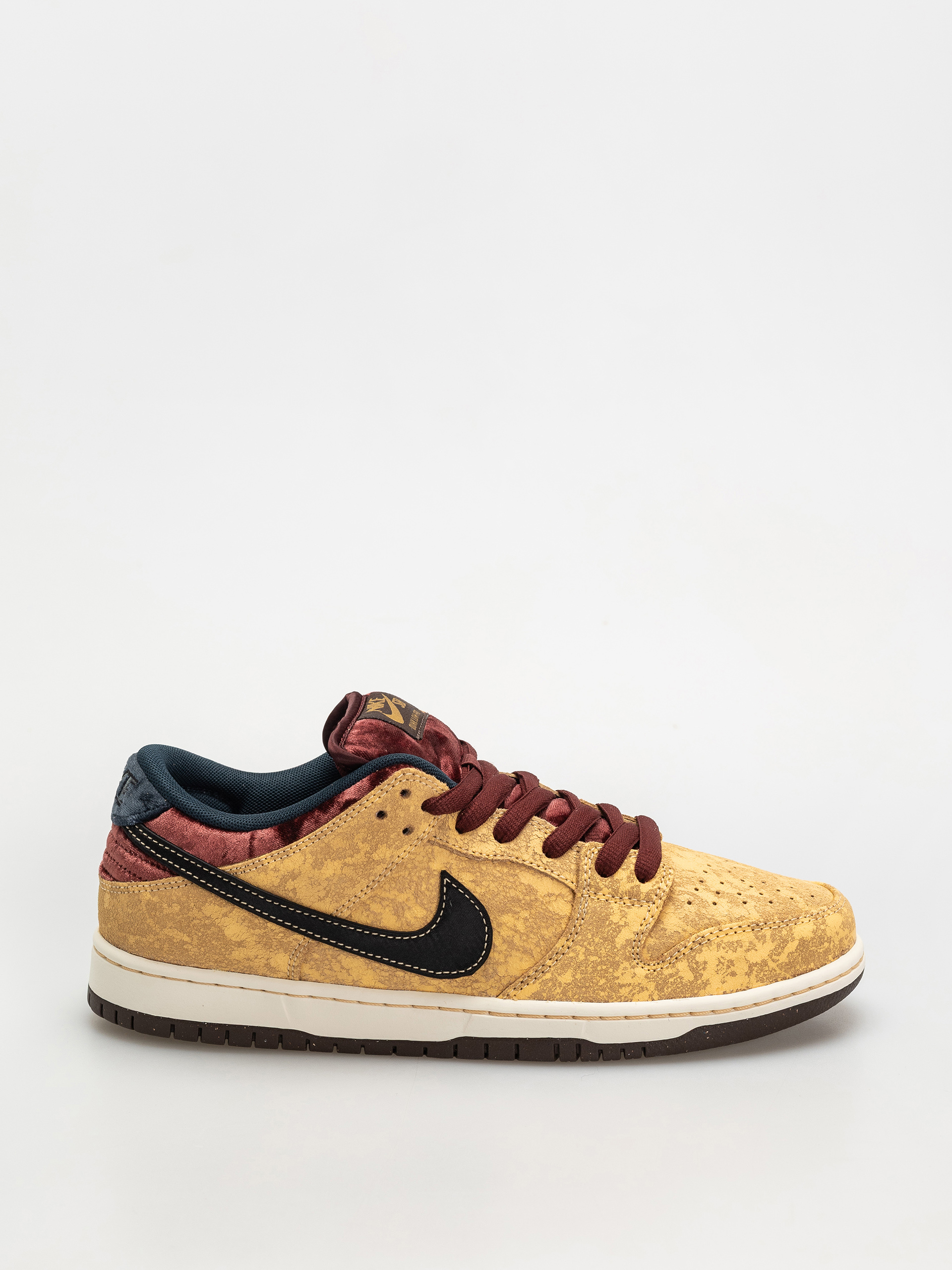 Обувки Nike SB Dunk Low Pro (celestial gold/black dark team red)