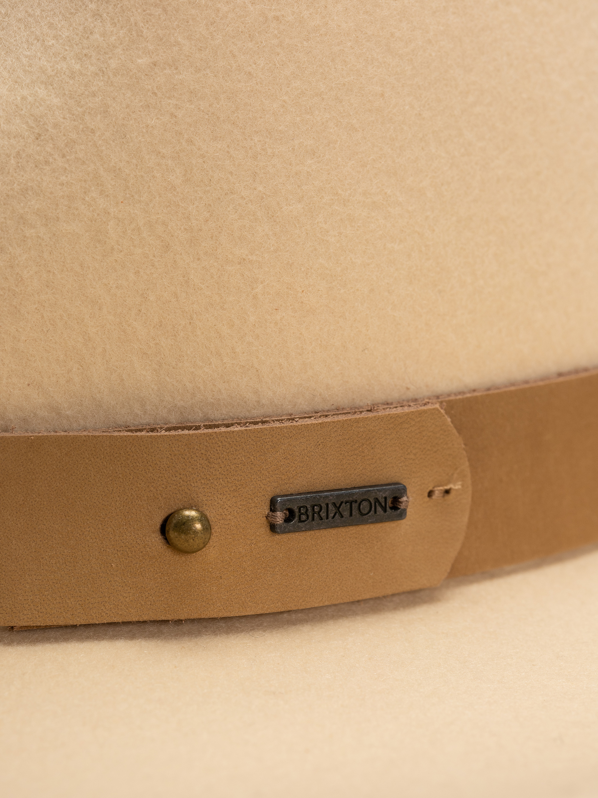 Шапка с периферия Brixton Eleanor Felt Packable Wmn (macadamia)