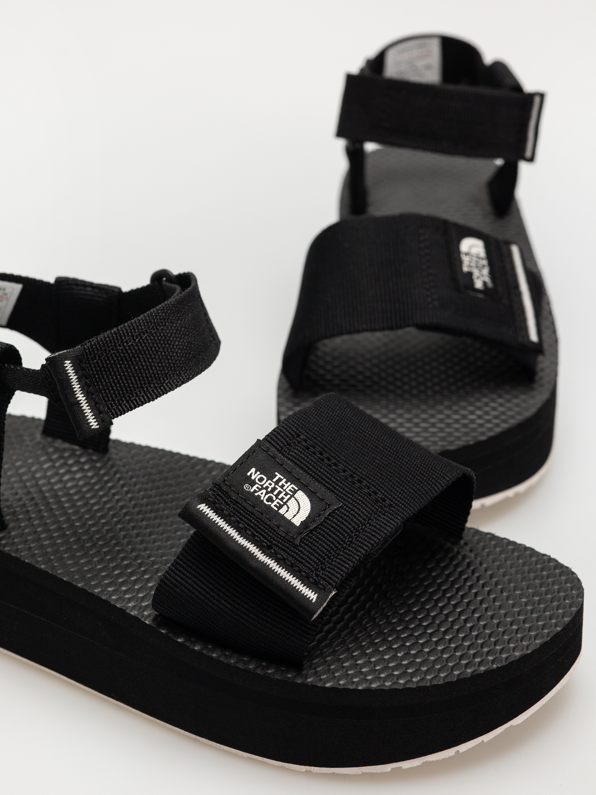 Сандали The North Face Skeena Platform Wmn (tnf black/white dune)