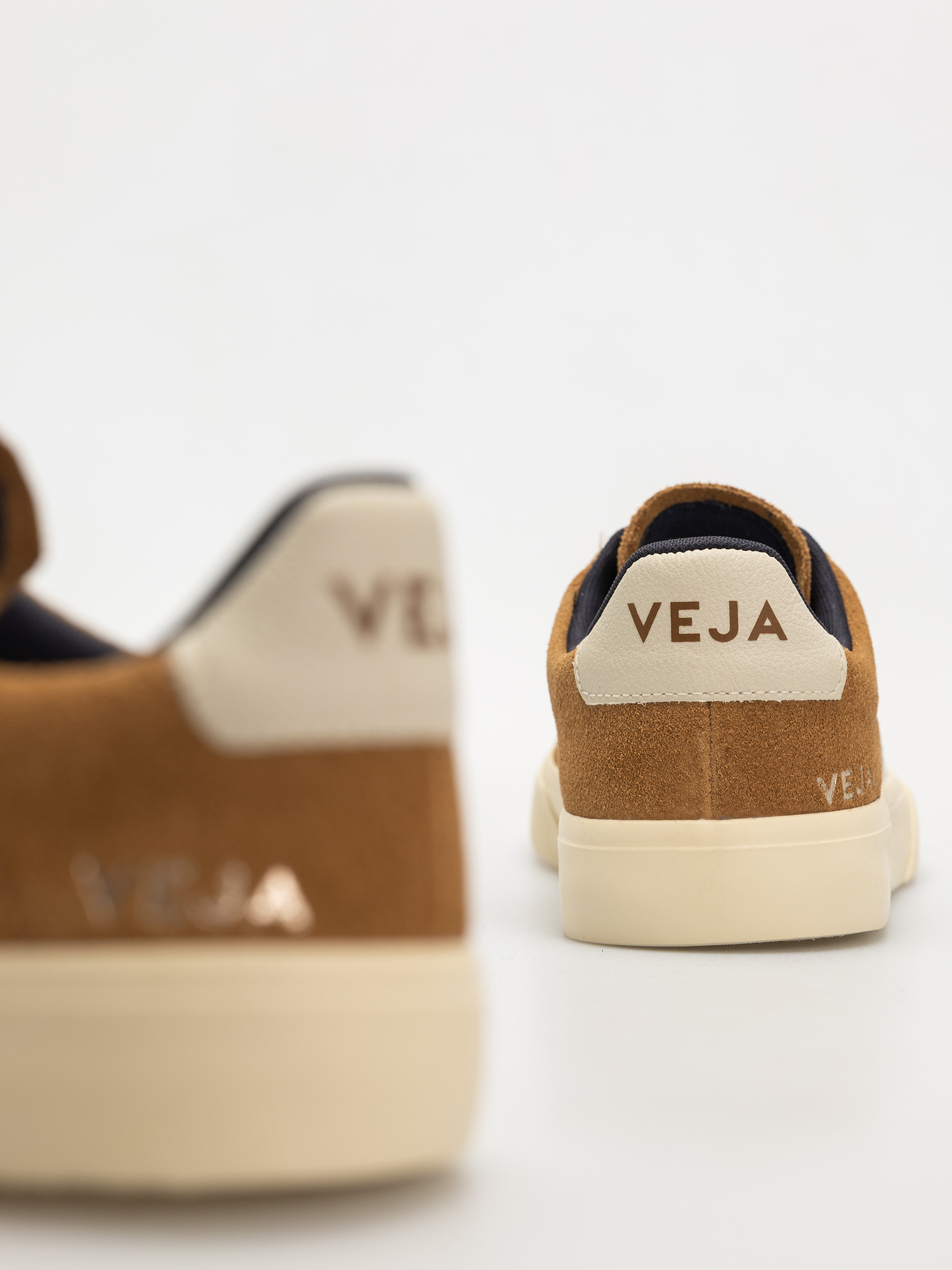 Обувки Veja Campo Bold Wmn (camel pierre)