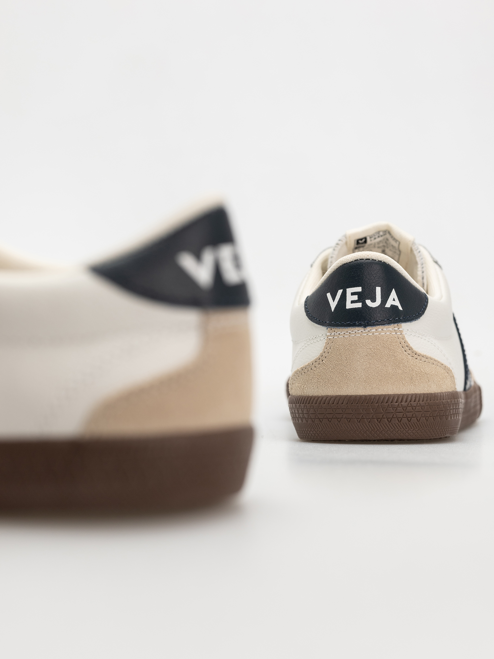 Обувки Veja Volley Wmn (white nautico bark)