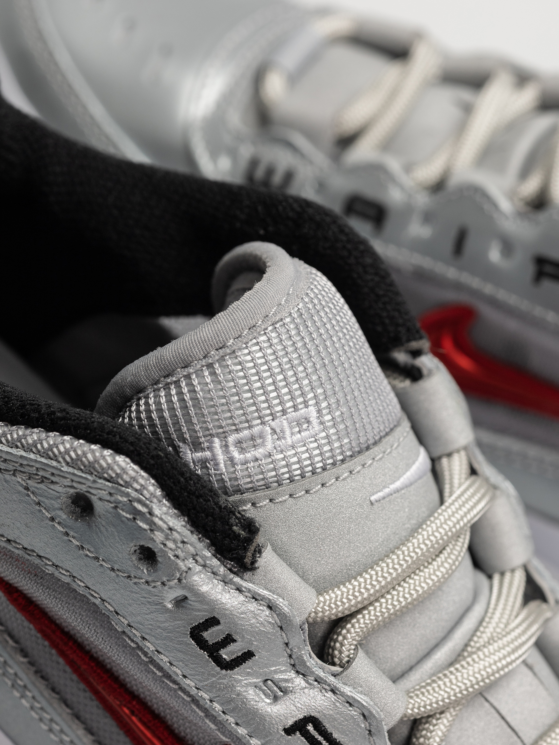 Обувки Nike SB AIR MAX ISHOD PRM (metallic silver/varsity red)