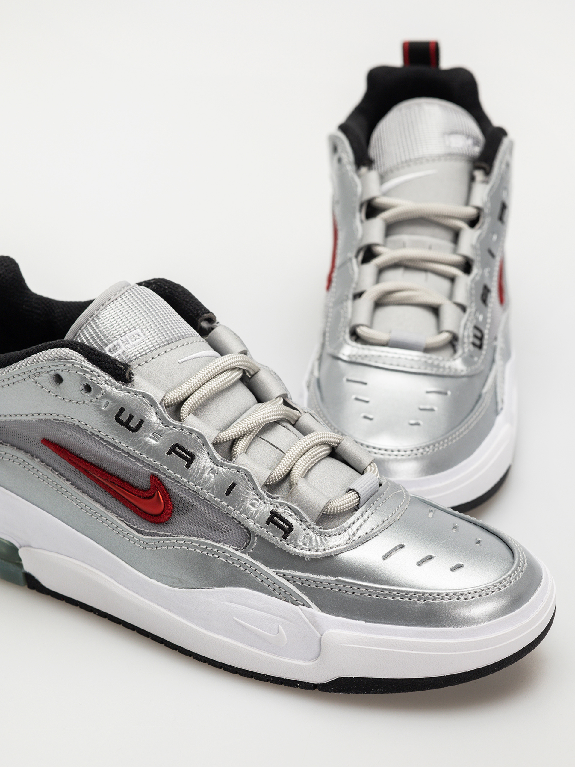 Обувки Nike SB AIR MAX ISHOD PRM (metallic silver/varsity red)