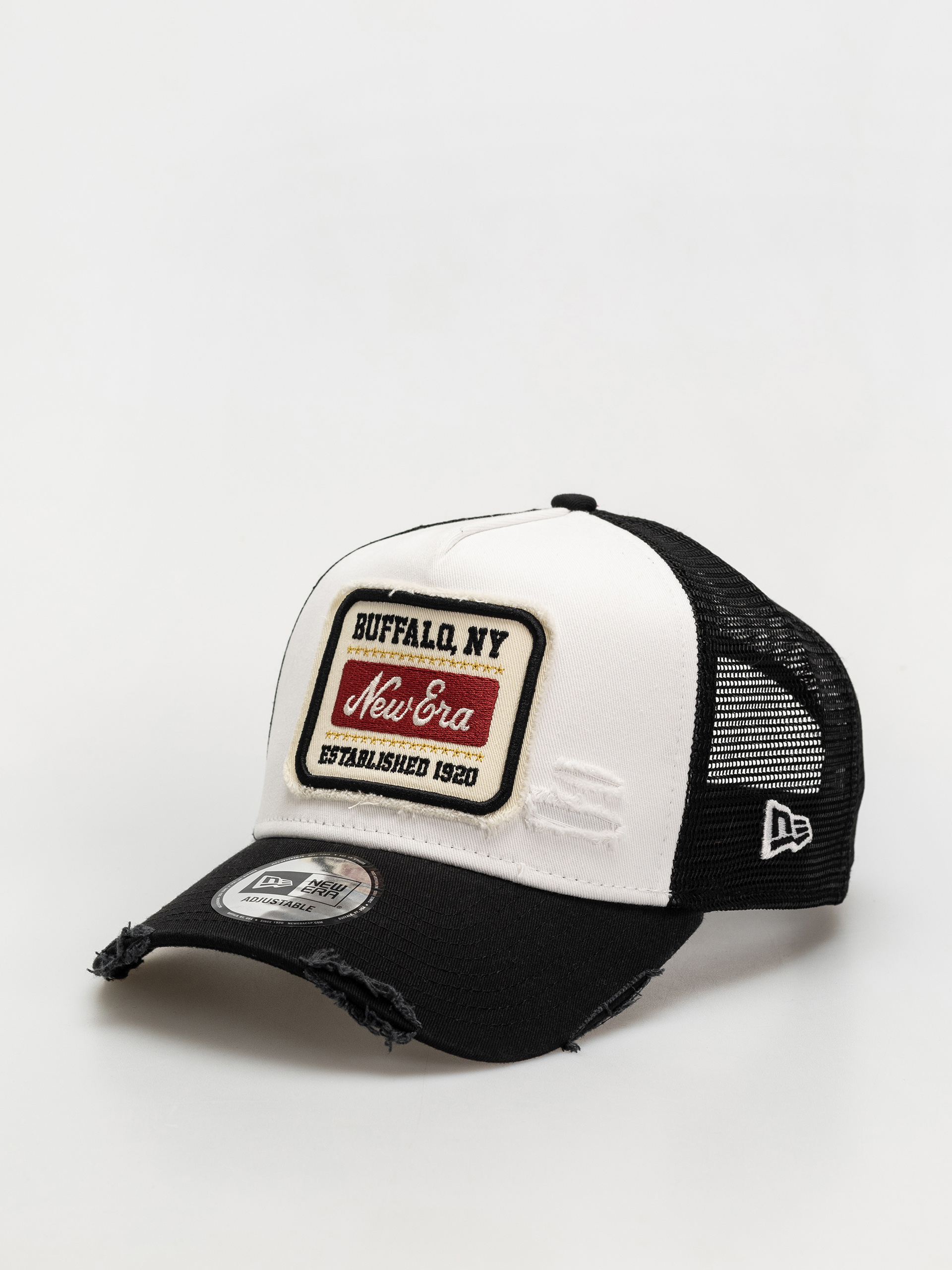 Шапка с козирка New Era Patch Distress Trucker (white)