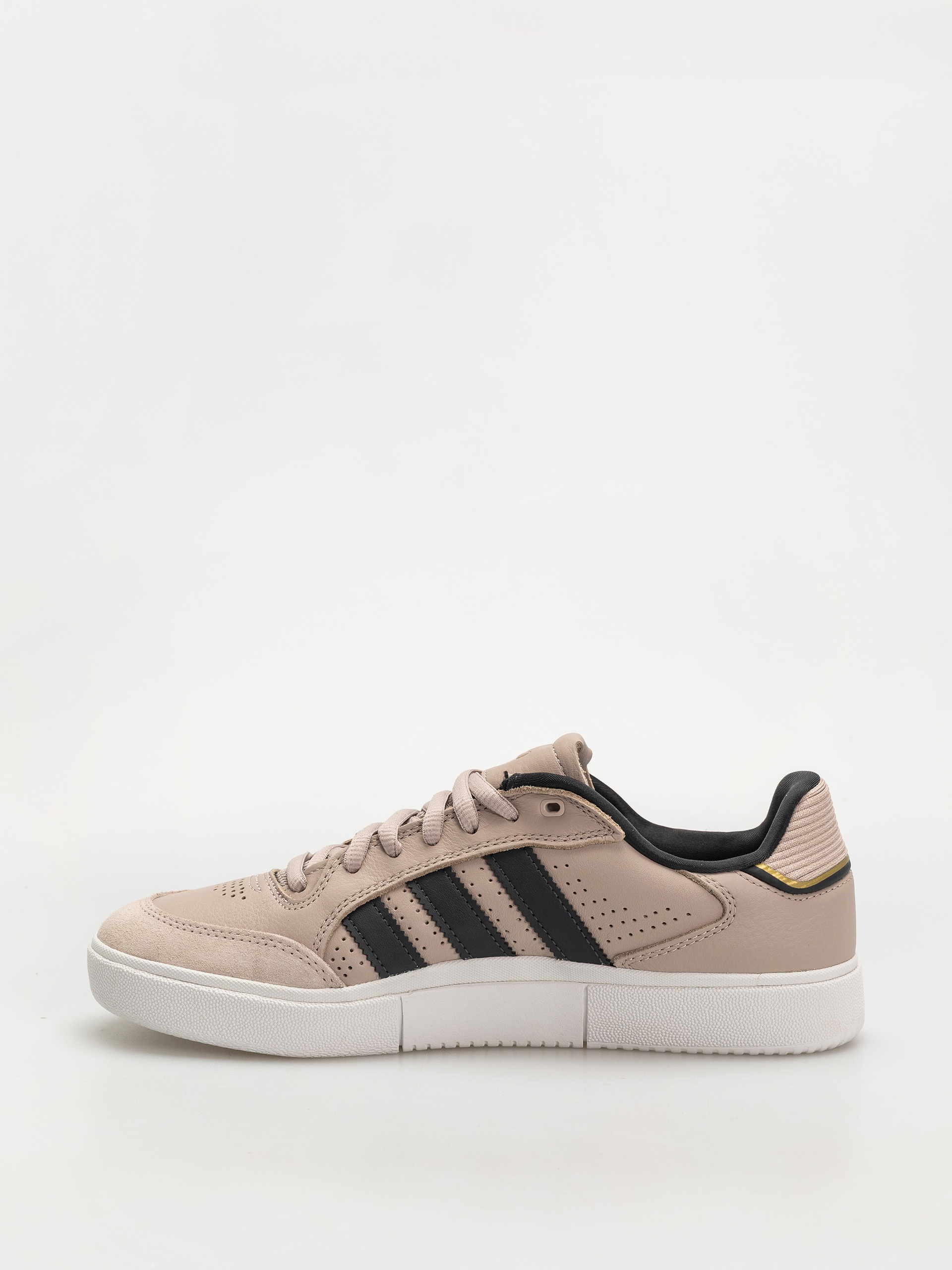 Обувки adidas Tyshawn Low (wontau/carbon/goldmt)