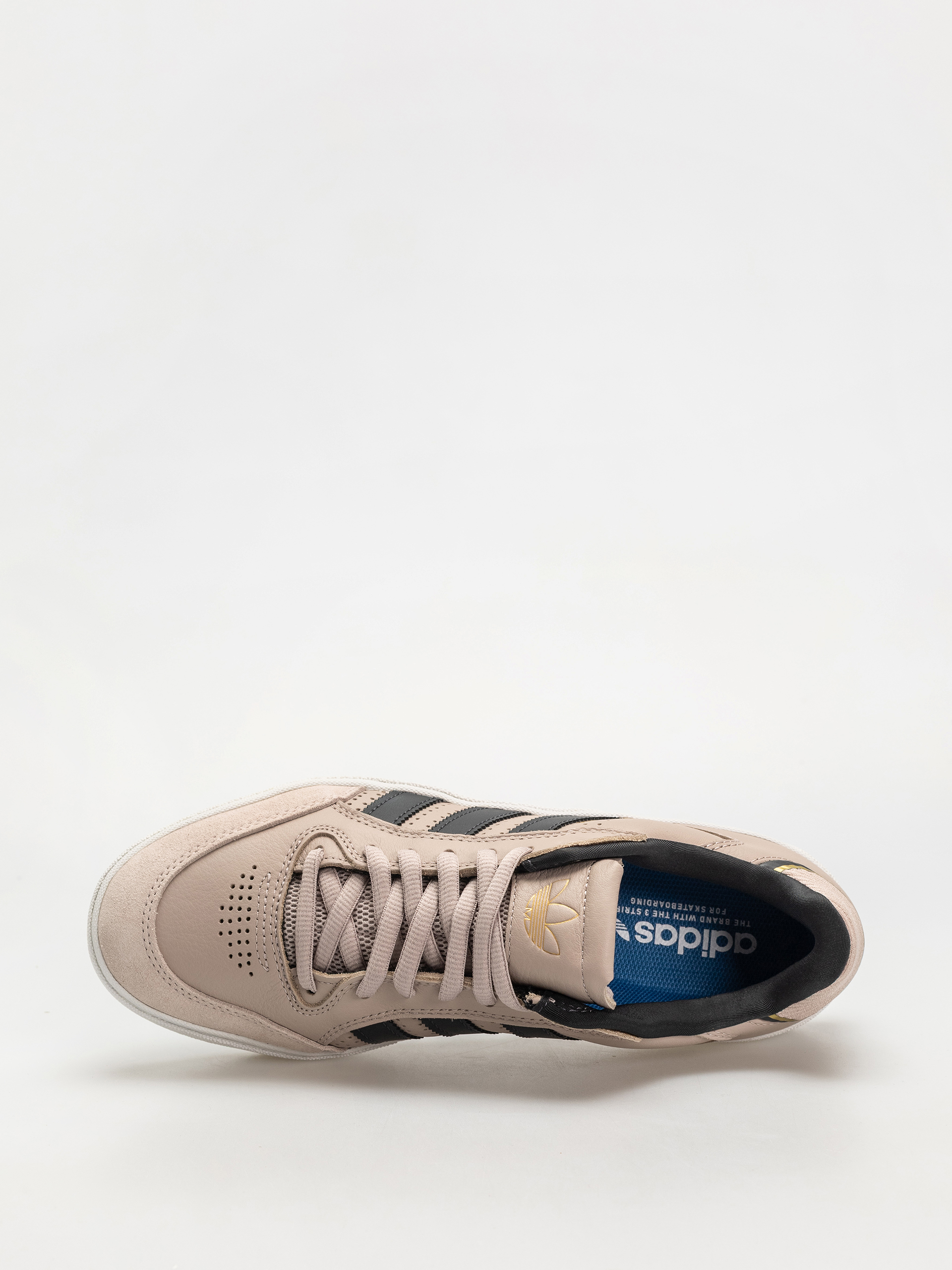 Обувки adidas Tyshawn Low (wontau/carbon/goldmt)