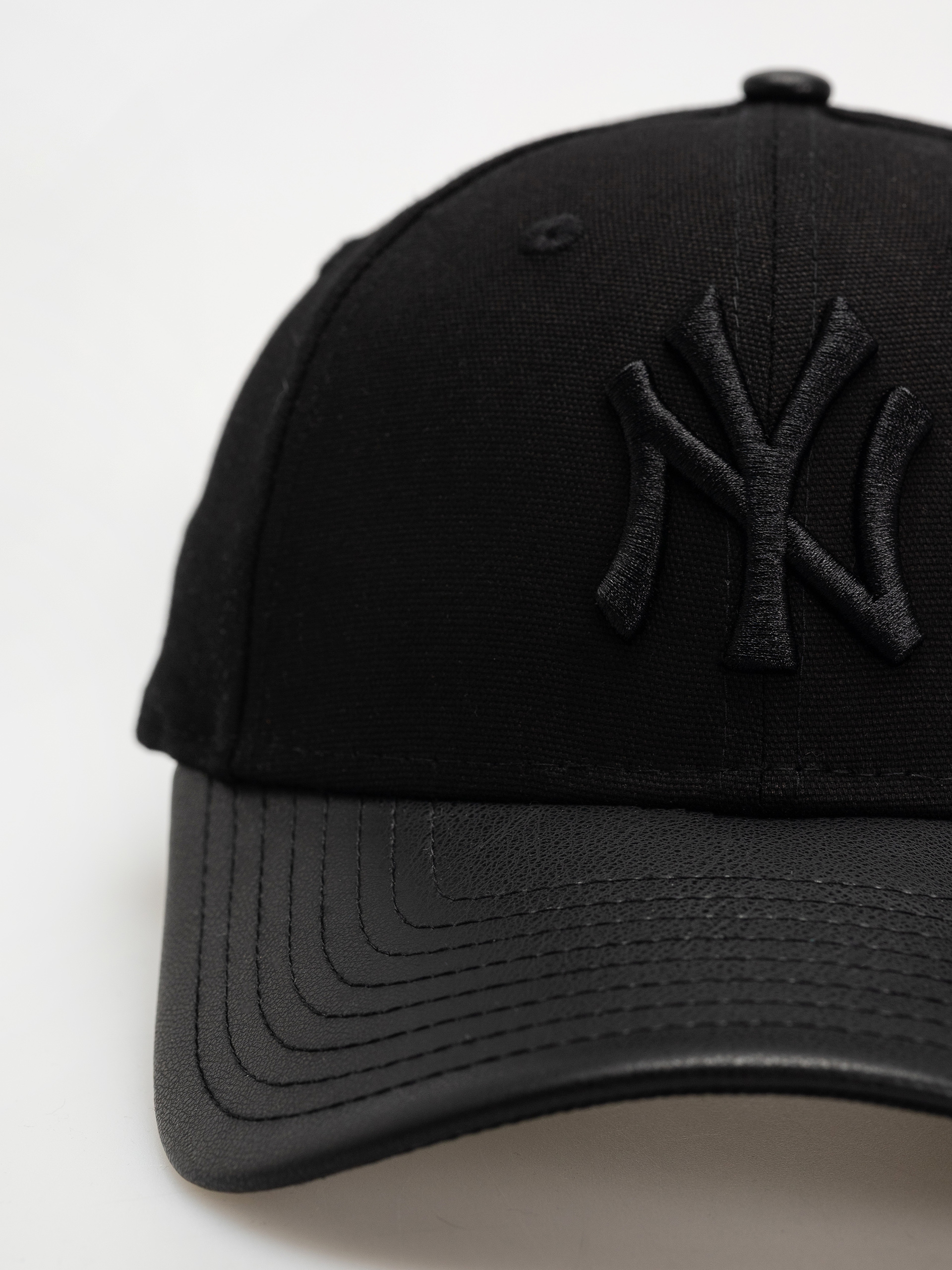Шапка с козирка New Era Pu Visor 9Forty New York Yankees Wmn (black)