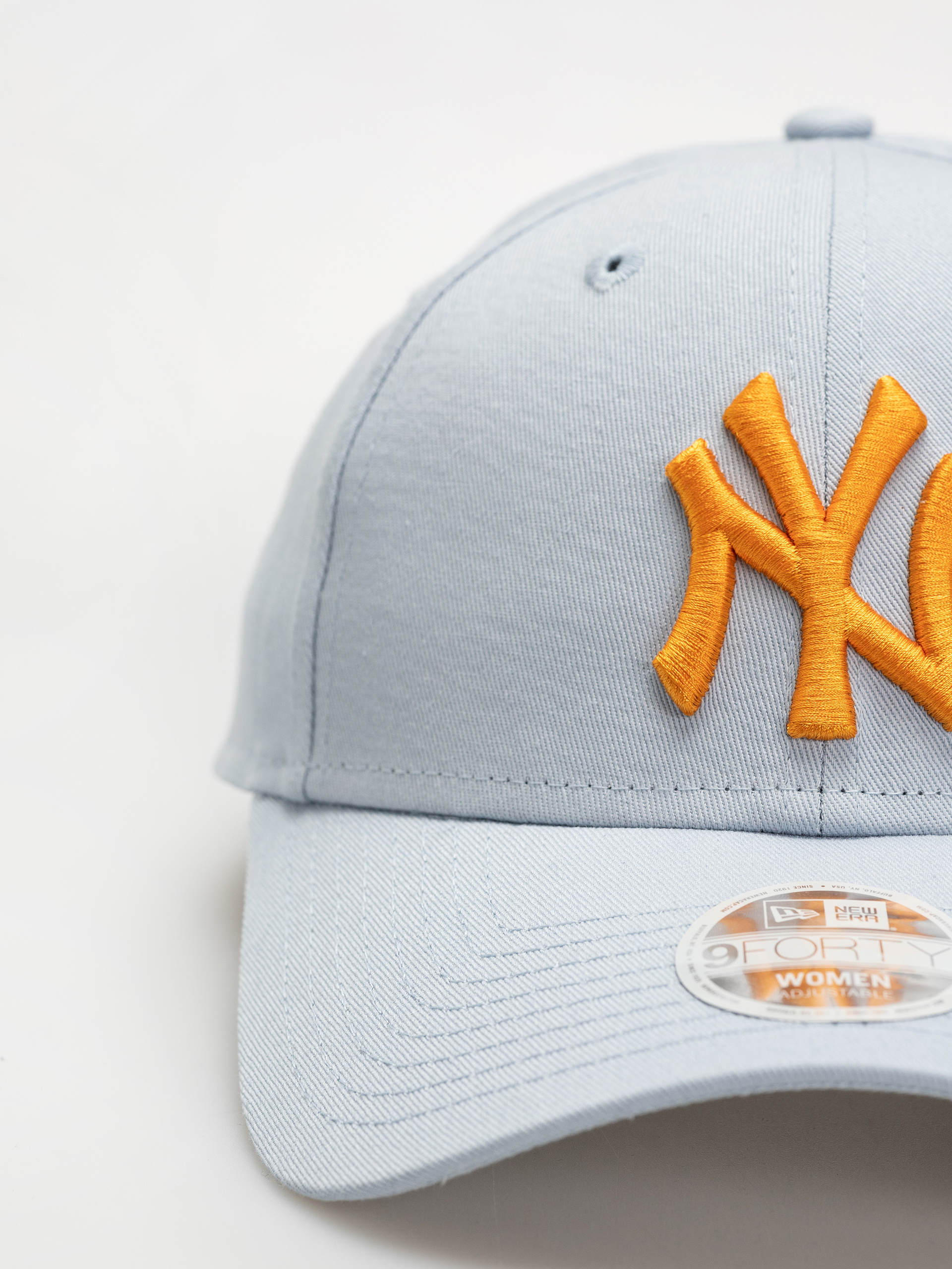 Шапка с козирка New Era League Essential 9Forty New York Yankees Wmn (pastel blue)