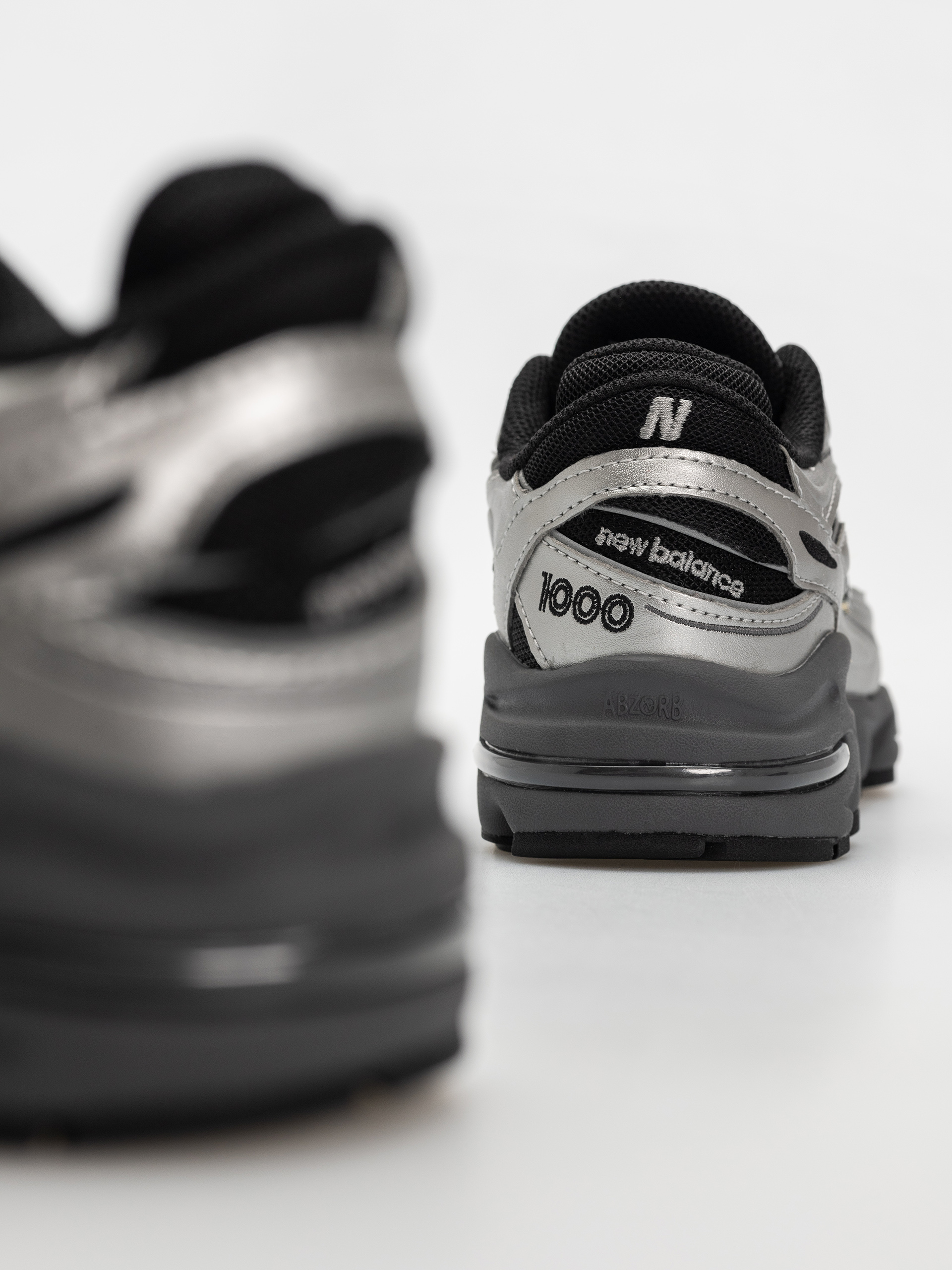 Обувки New Balance 1000 (silver metallic)