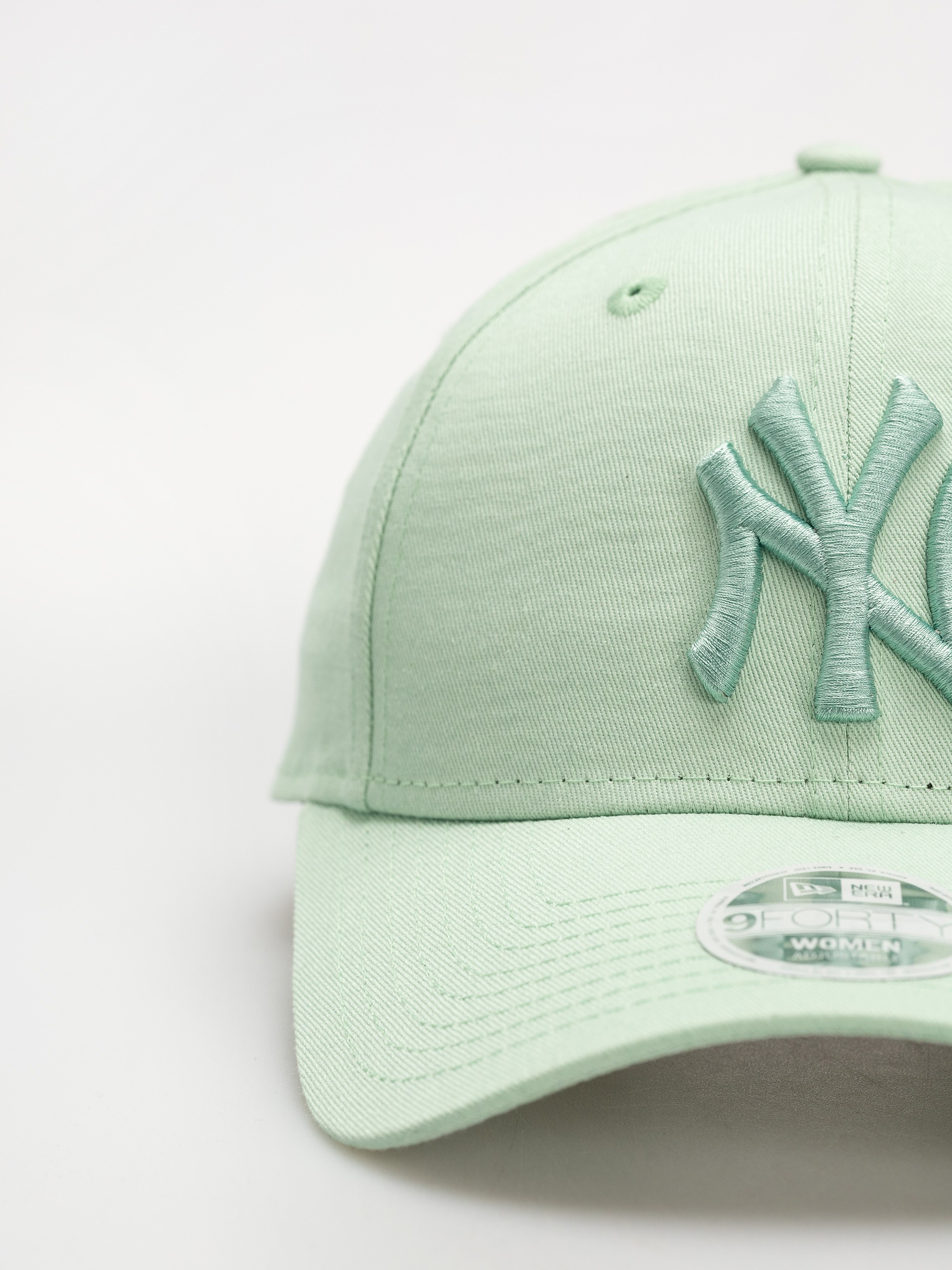 Шапка с козирка New Era League Essential 9Forty New York Yankees Wmn (green pstl)