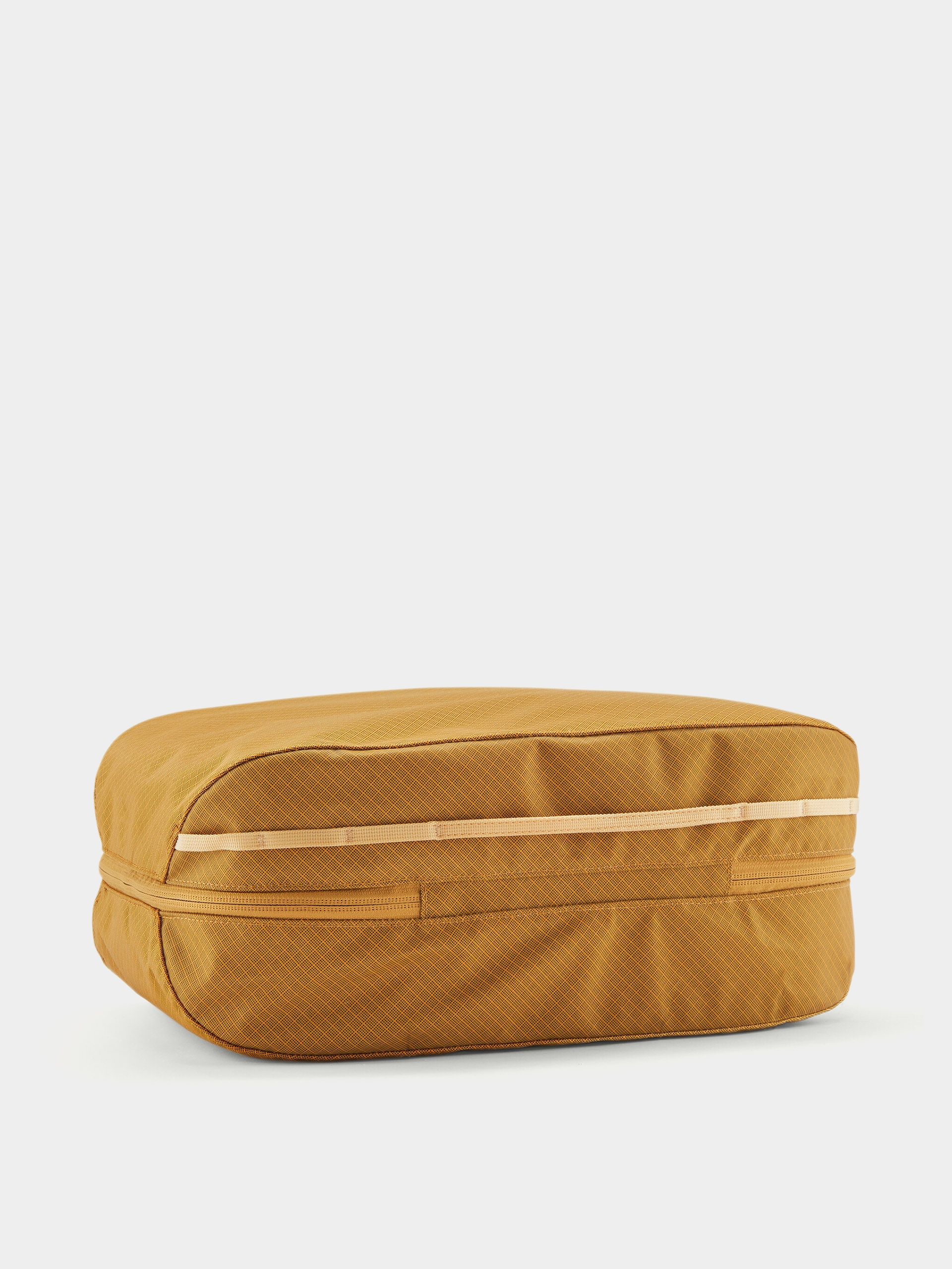 Козметична чантичка Patagonia Black Hole Cube 14L (pufferfish gold w/beeswax tan)