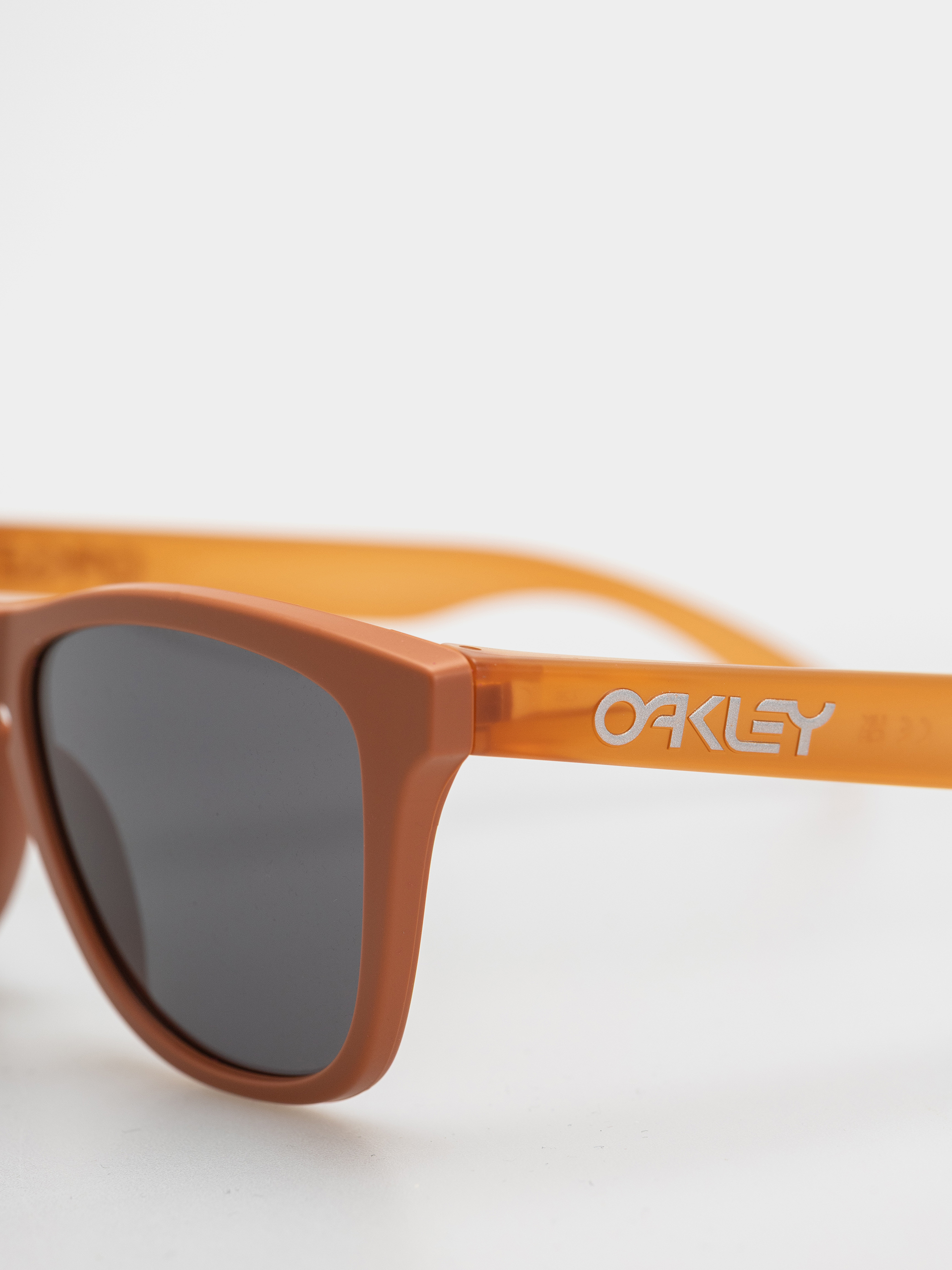 Слънчеви очила Oakley Frogskins (matte ginger/prizm grey)