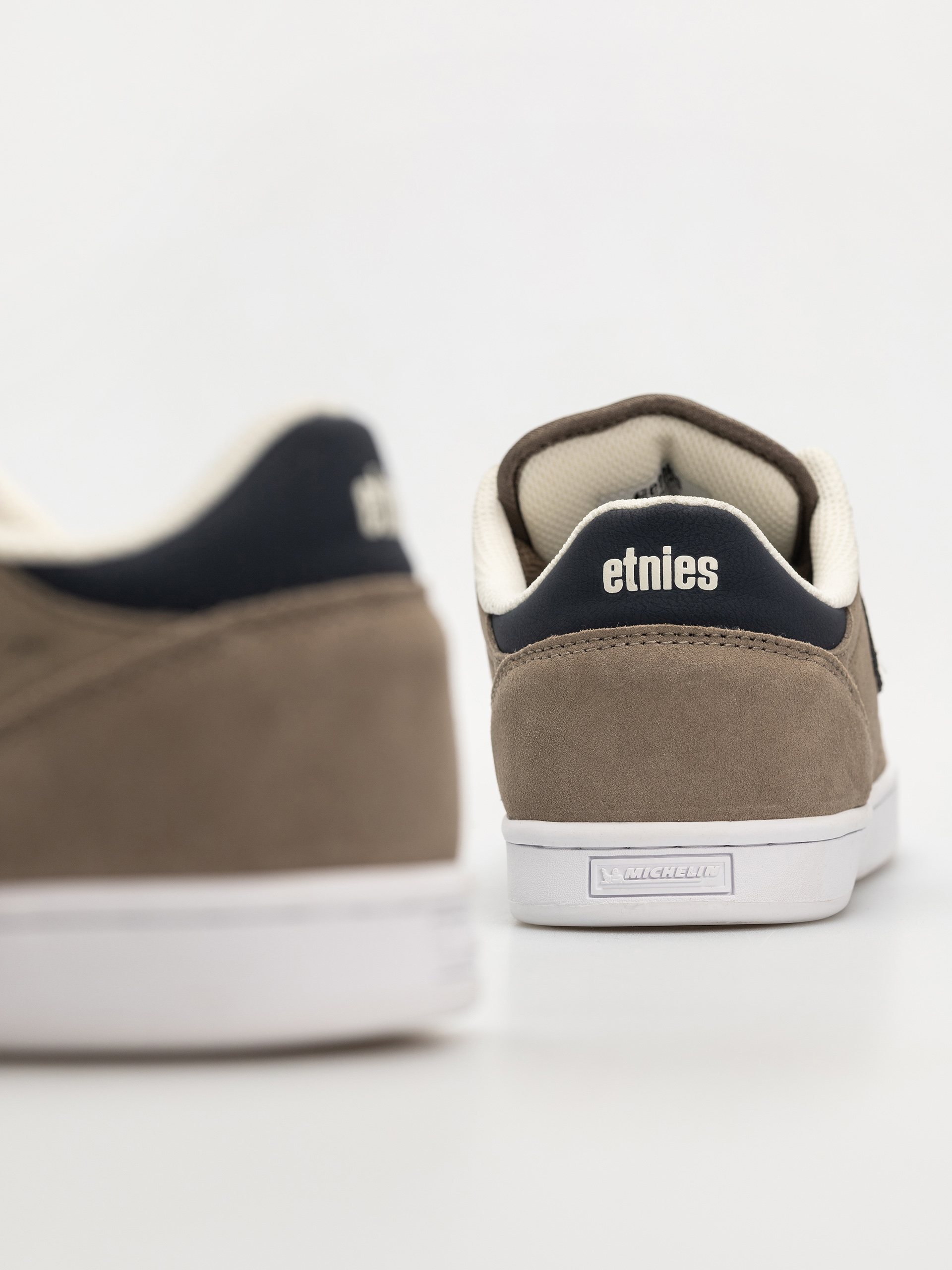 Обувки Etnies Wallen (warm grey)
