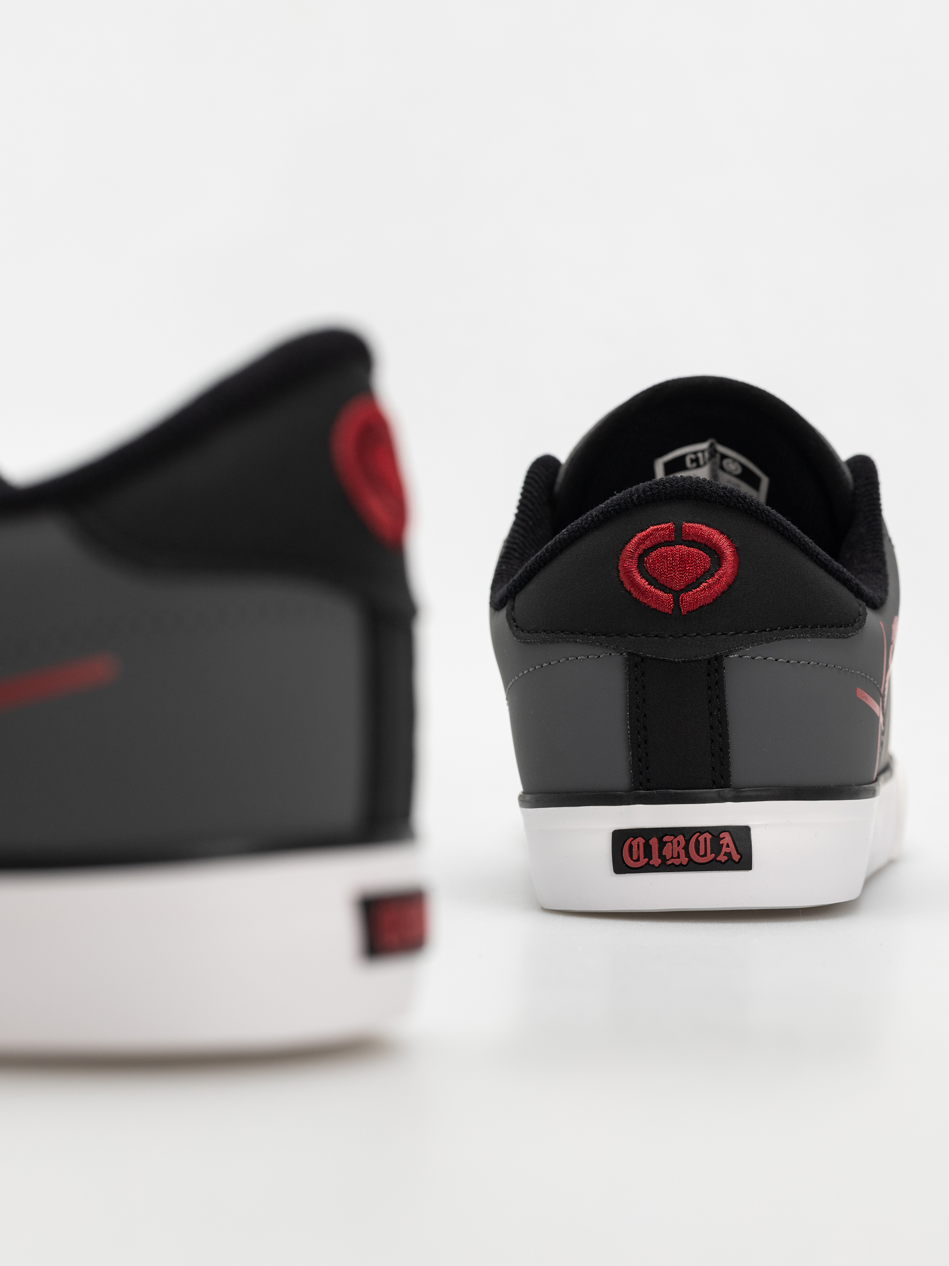 Обувки Circa Buckler Sk (asphalt/caviar/red)