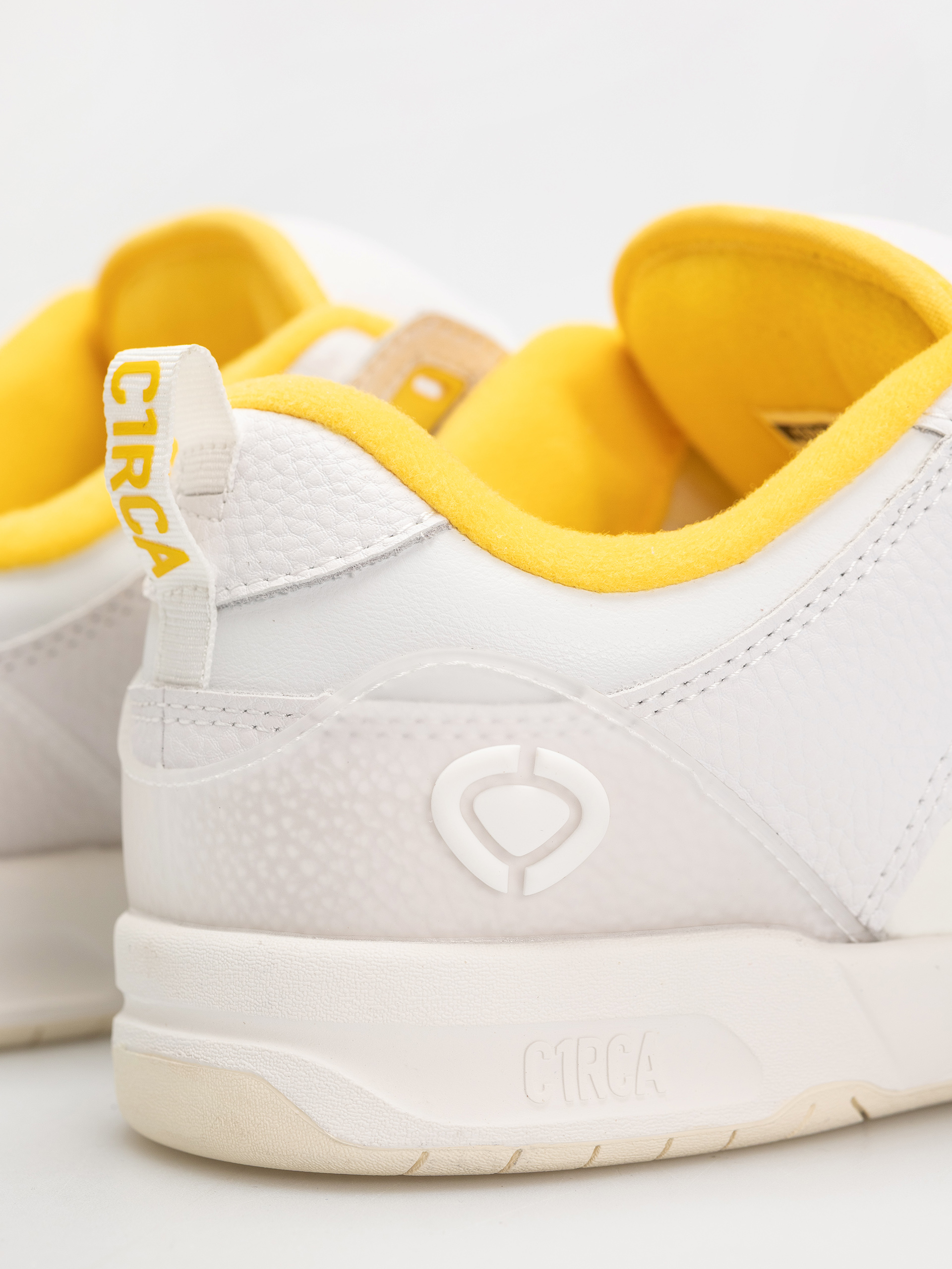 Обувки Circa Tave Tt (white/jubilee gold)