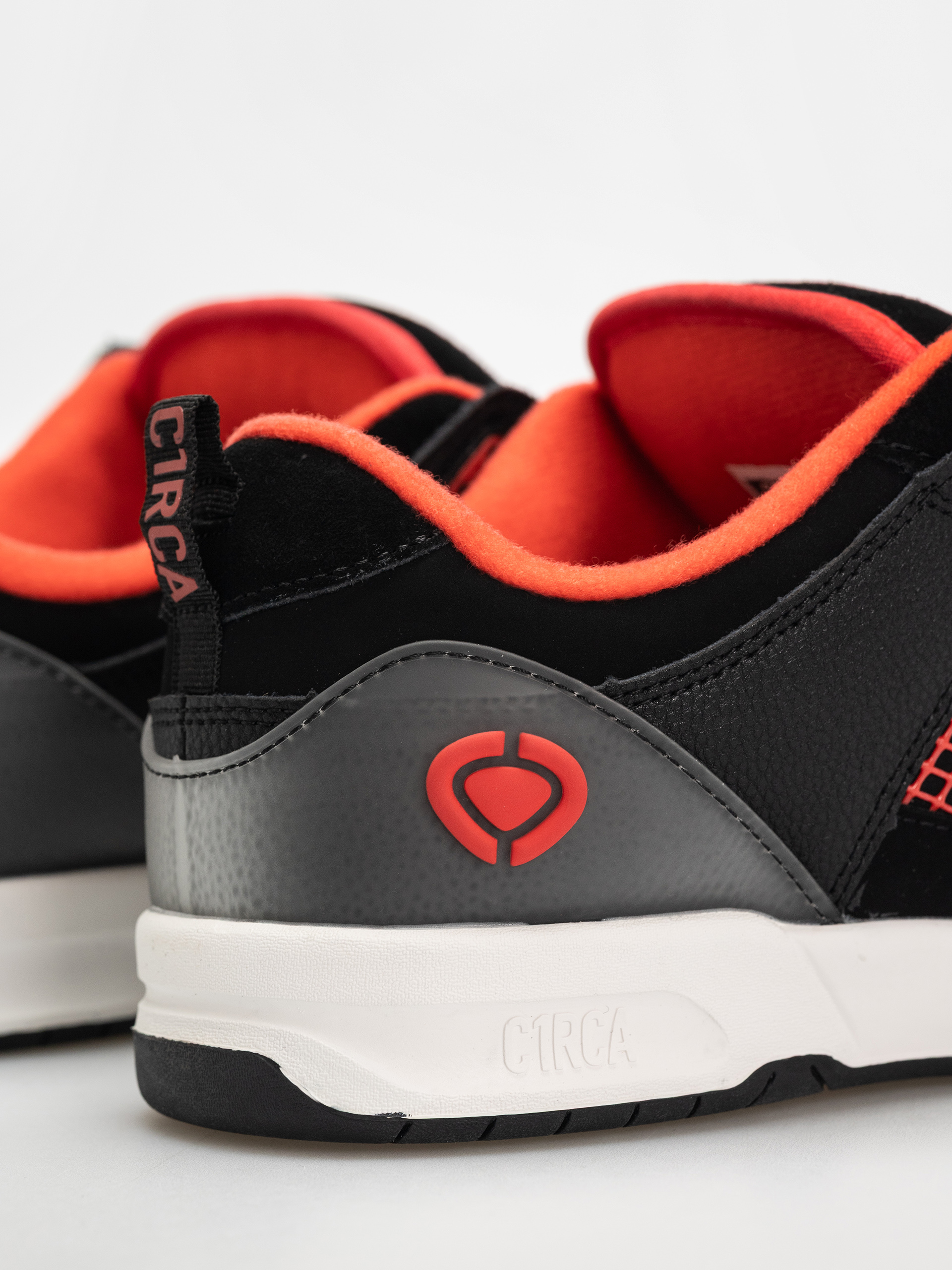 Обувки Circa Tave Tt (black/rubicondo)