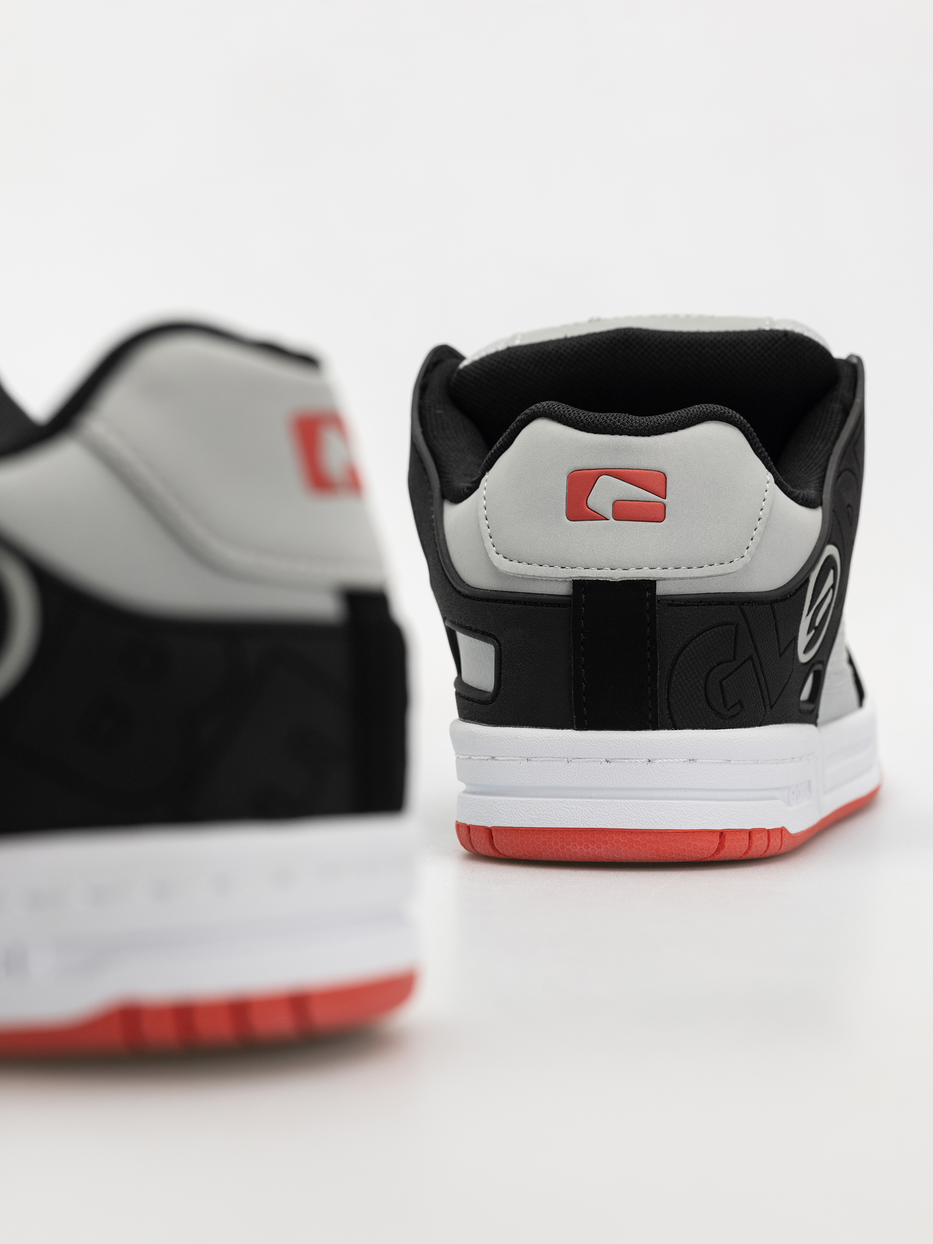 Обувки Globe Tilt (steel/black)