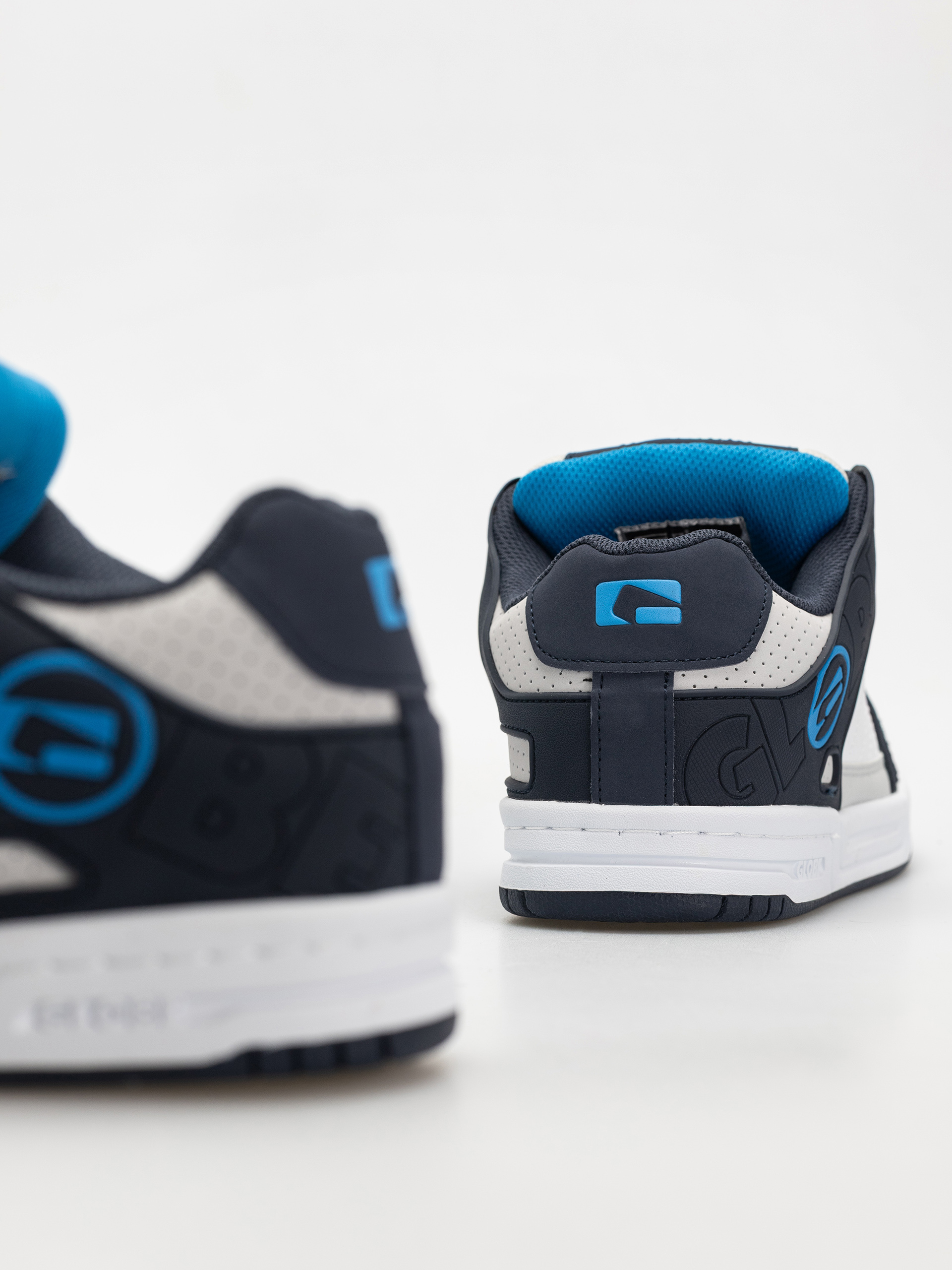 Обувки Globe Tilt (blue heaven/white)