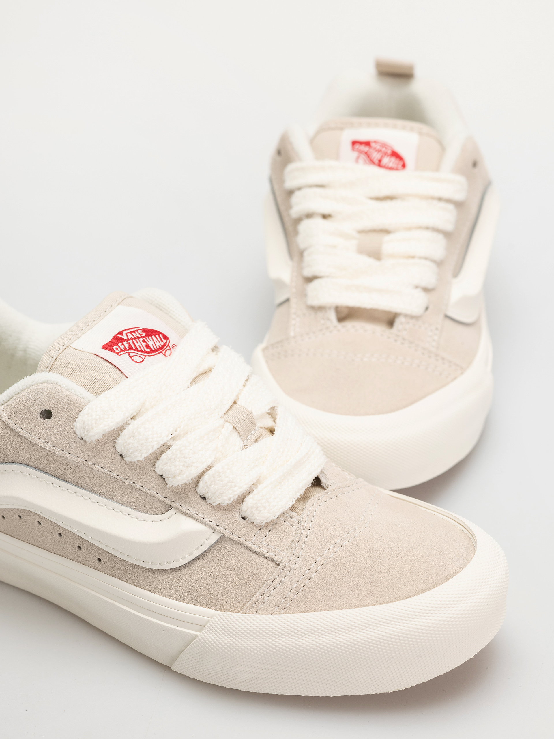 Обувки Vans Knu Skool (oatmeal/marshmallow)