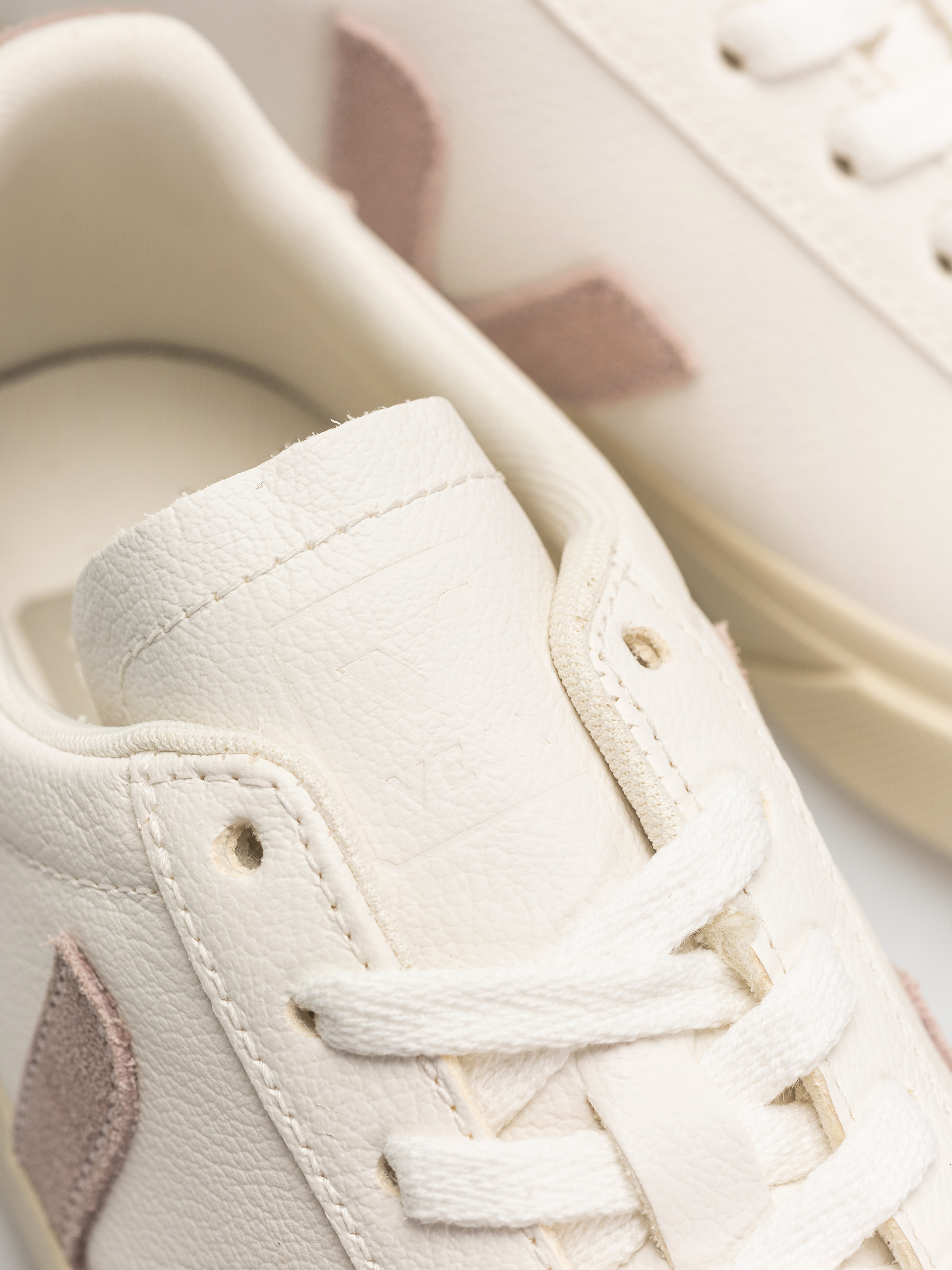 Обувки Veja Campo Wmn (extra white babe)