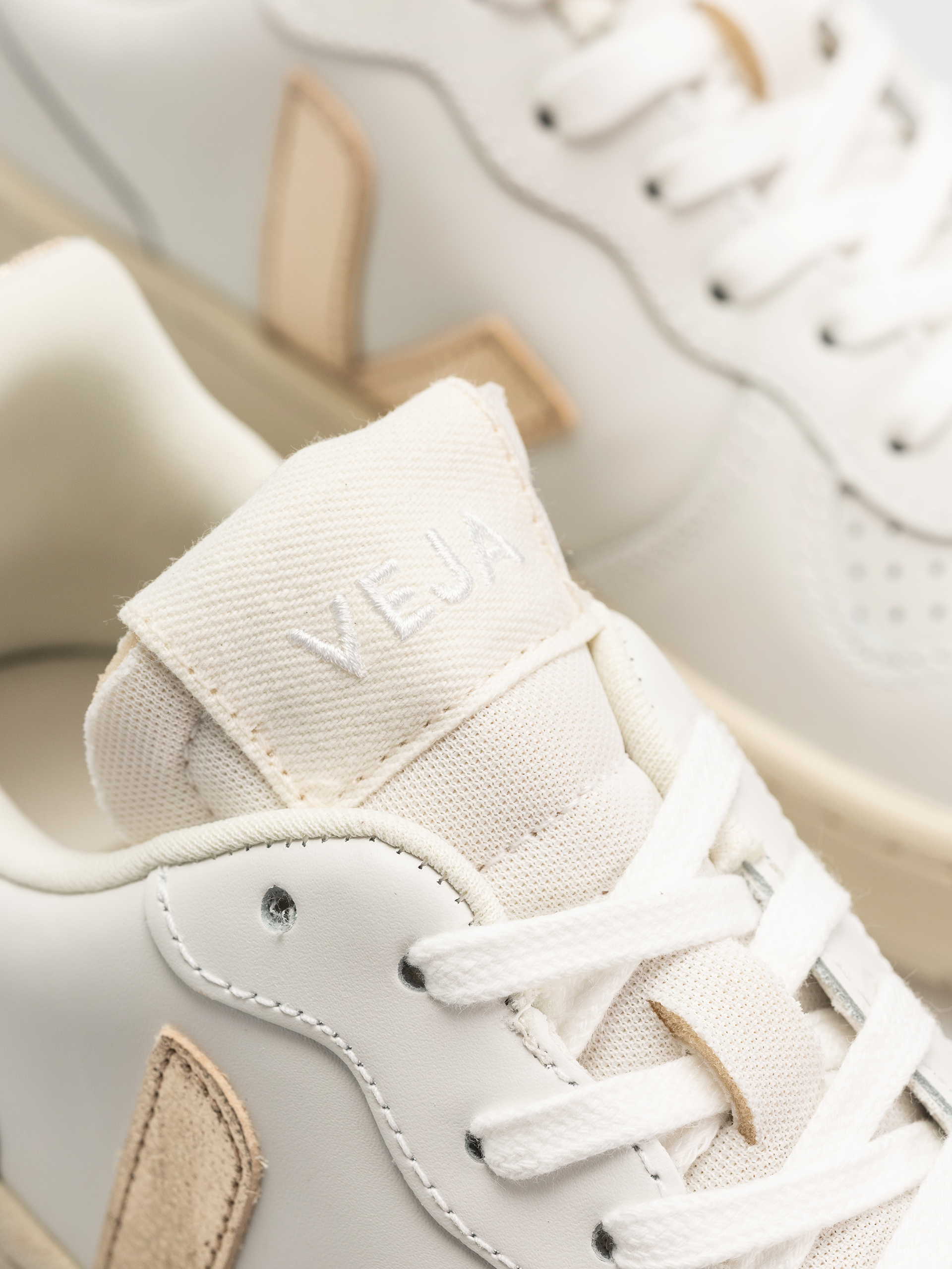 Обувки Veja V-10 Wmn (extra white platine)