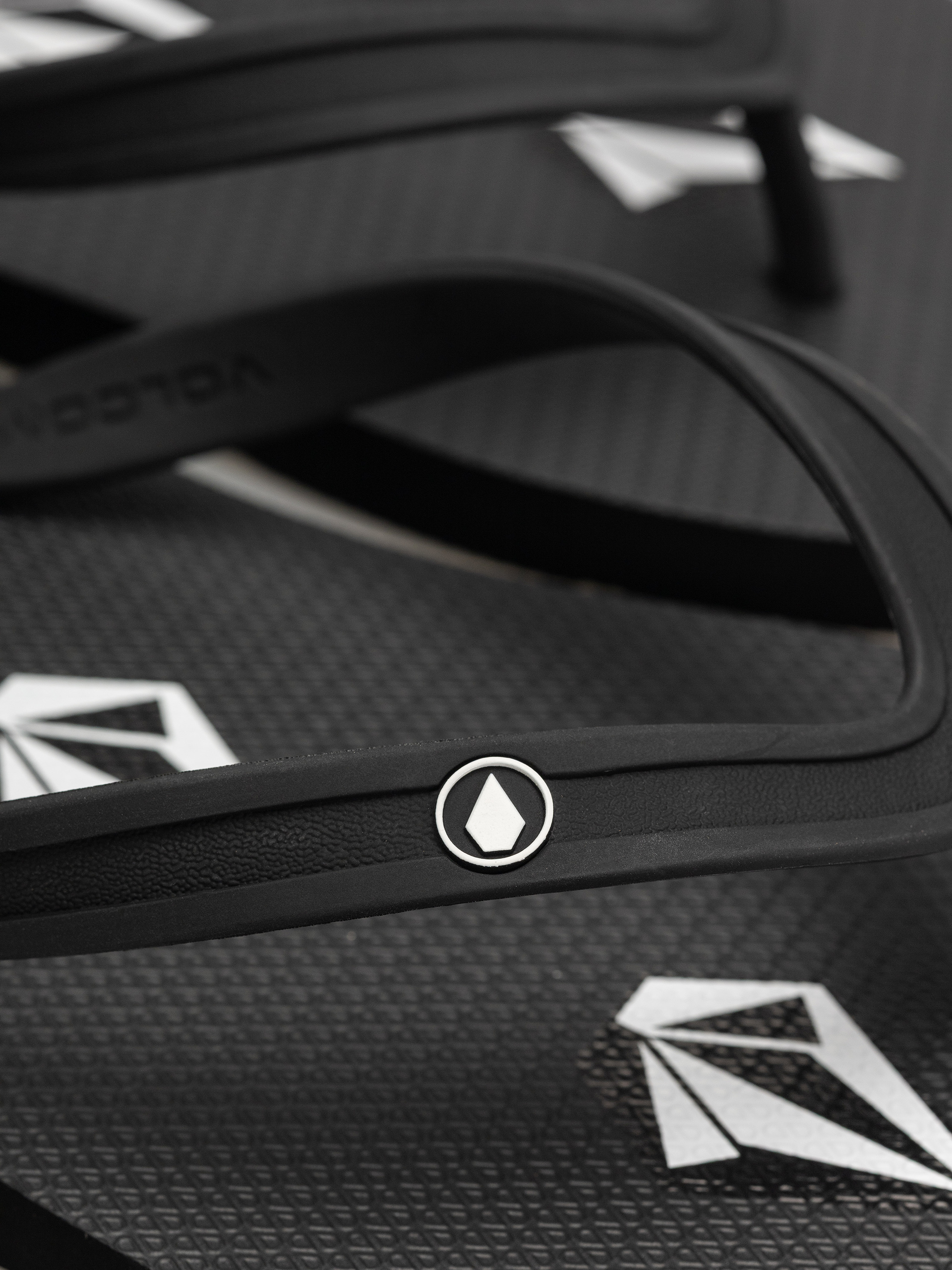 Джапанки Volcom Rocker 2 (stoney black)