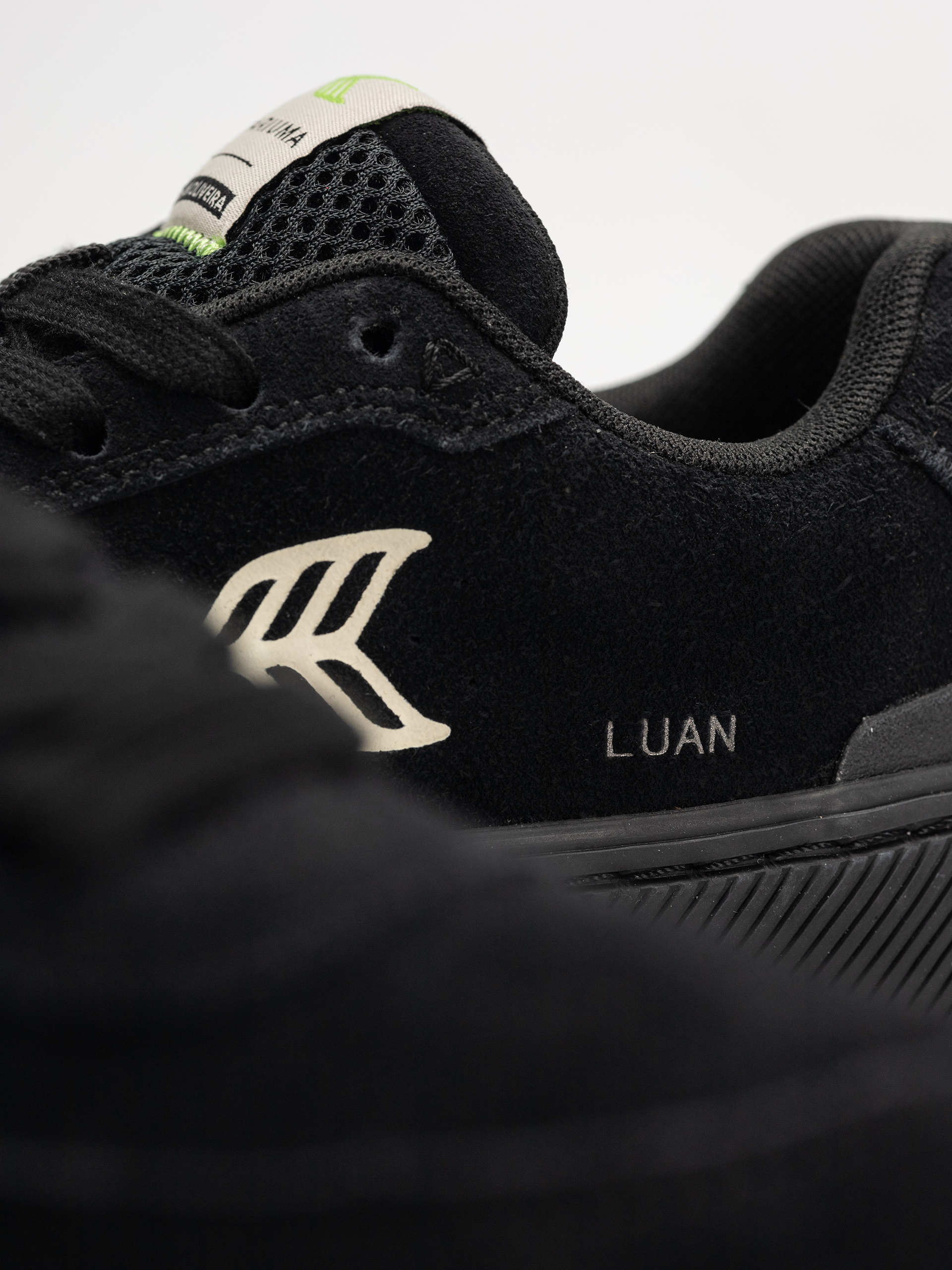 Обувки Cariuma Luan Pro Wmn (all black suede ivory logo)