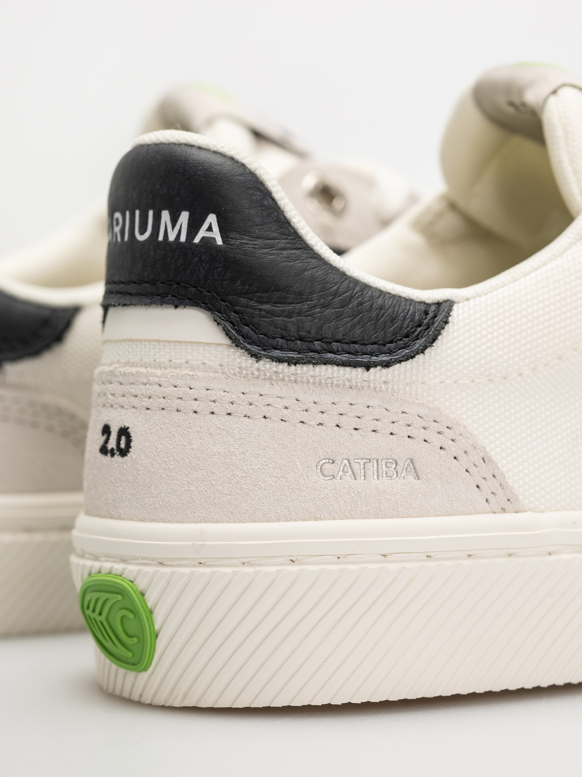 Обувки Cariuma Catiba Pro 2.0 (smoke white suede off white cordura black logo)