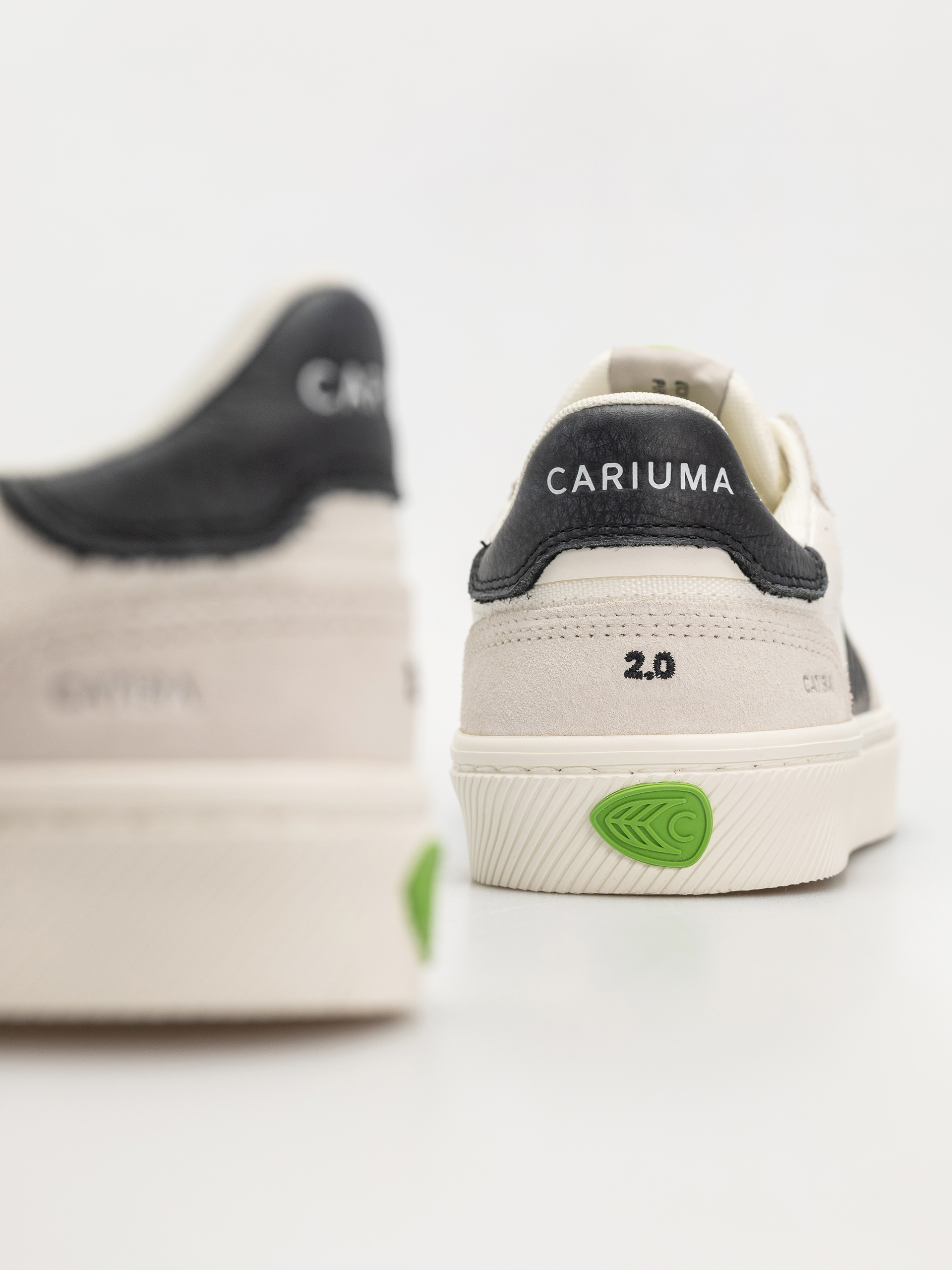 Обувки Cariuma Catiba Pro 2.0 (smoke white suede off white cordura black logo)