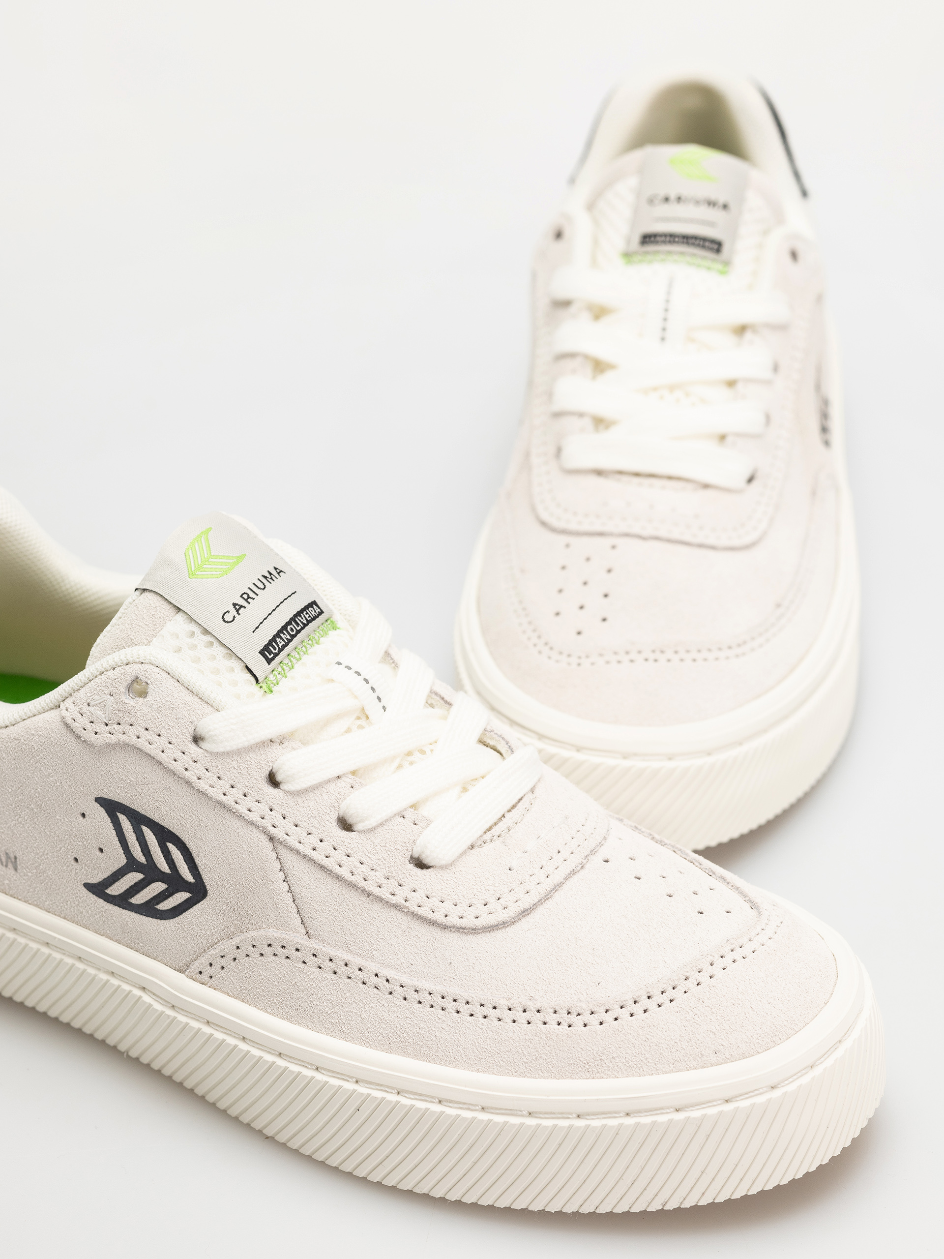 Обувки Cariuma Luan Pro Wmn (smoke white suede black logo)