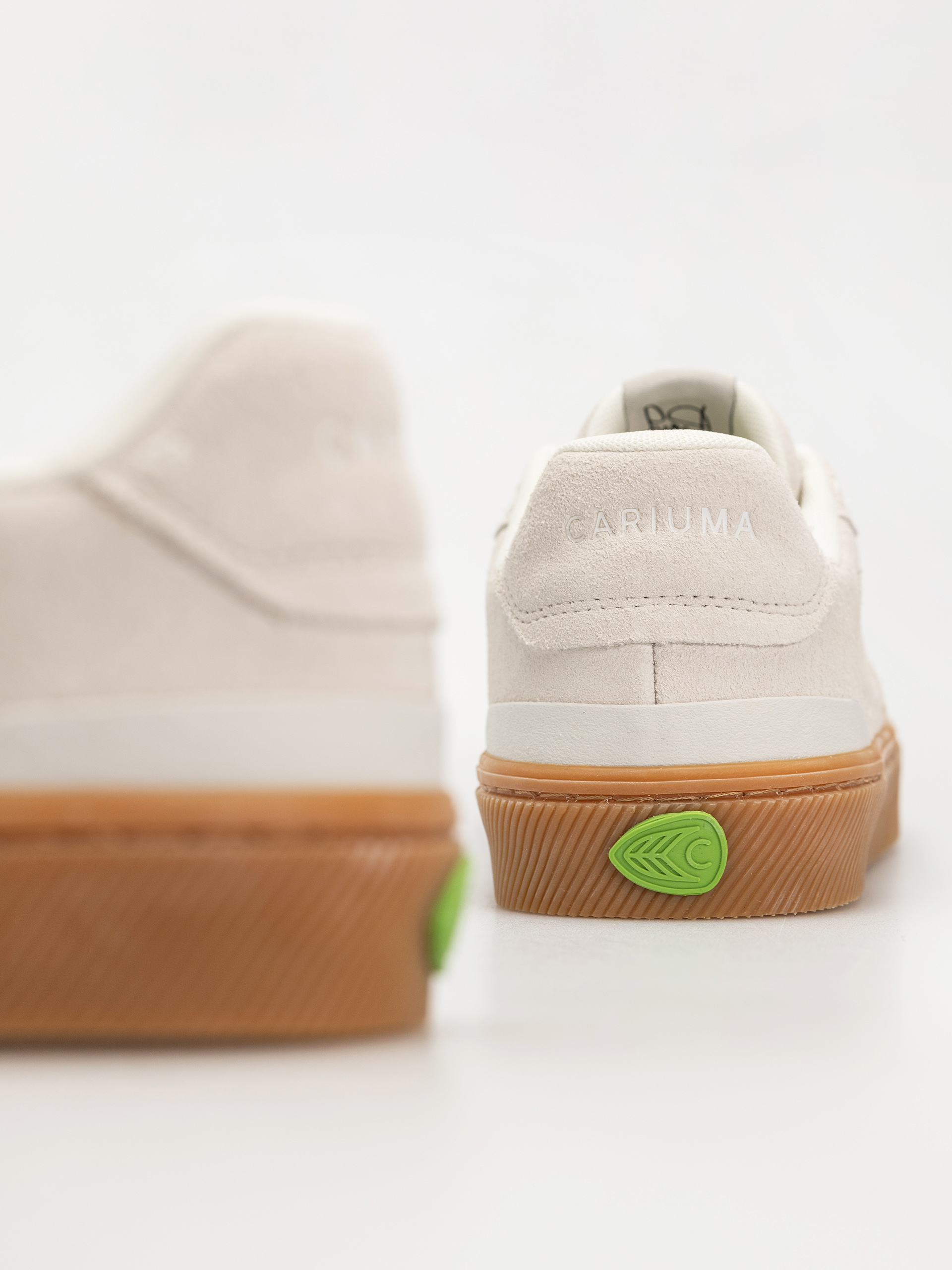 Обувки Cariuma Luan Pro (gum smoke white suede off white logo)