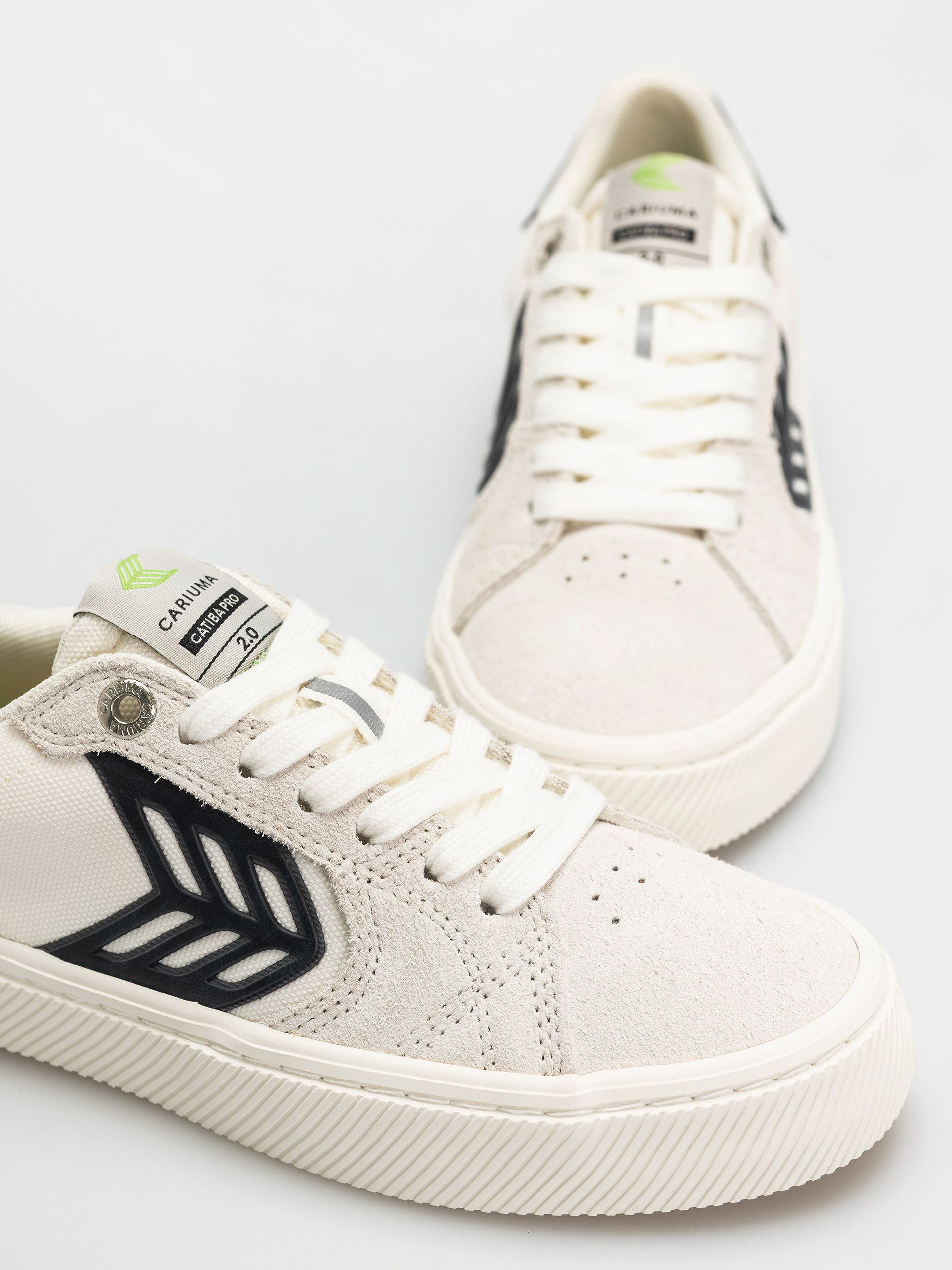 Обувки Cariuma Catiba Pro 2.0 Wmn (smoke white suede off white cordura black logo)