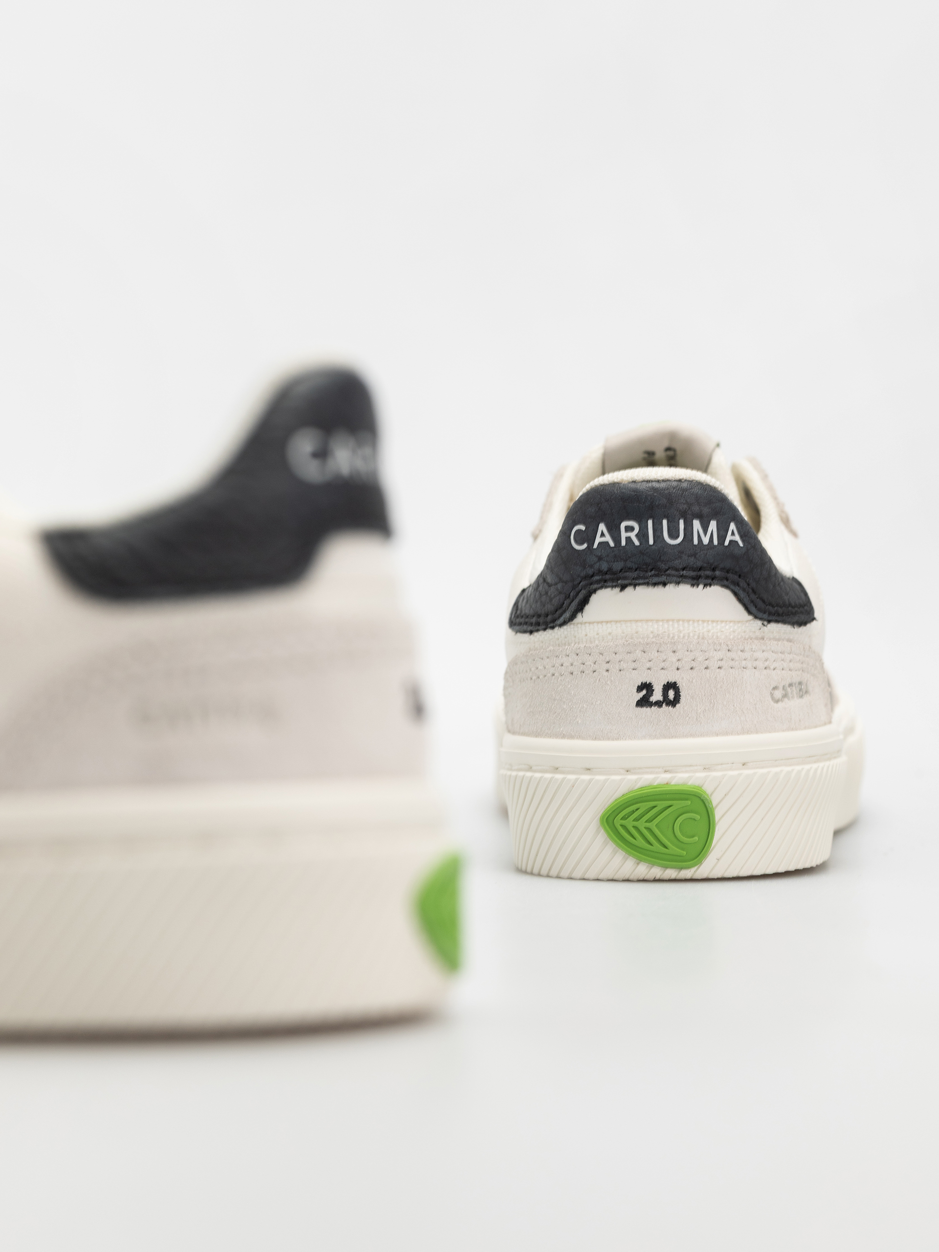 Обувки Cariuma Catiba Pro 2.0 Wmn (smoke white suede off white cordura black logo)