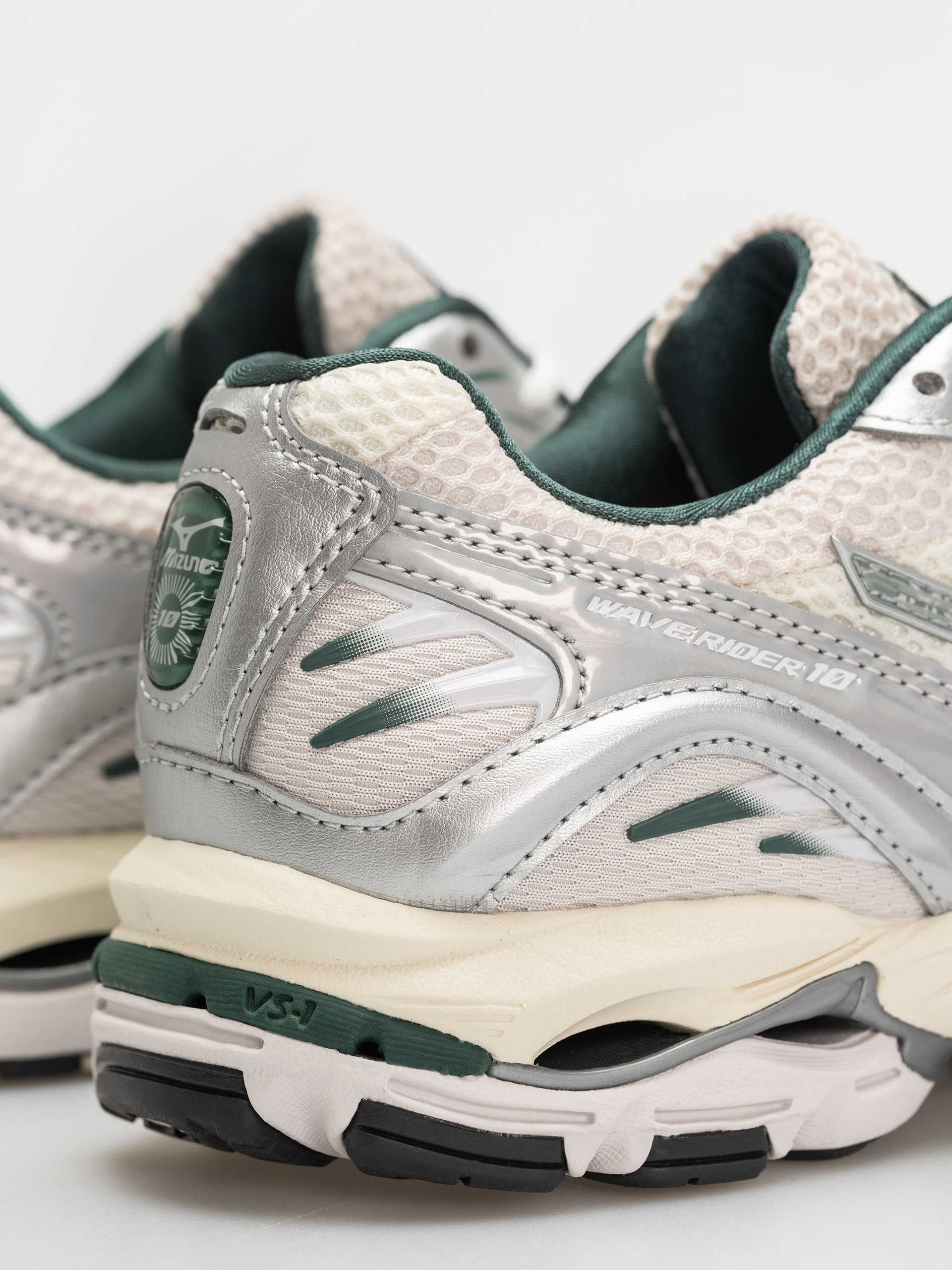 Обувки Mizuno Wave Rider 10 (snow white/slate/bistro green)