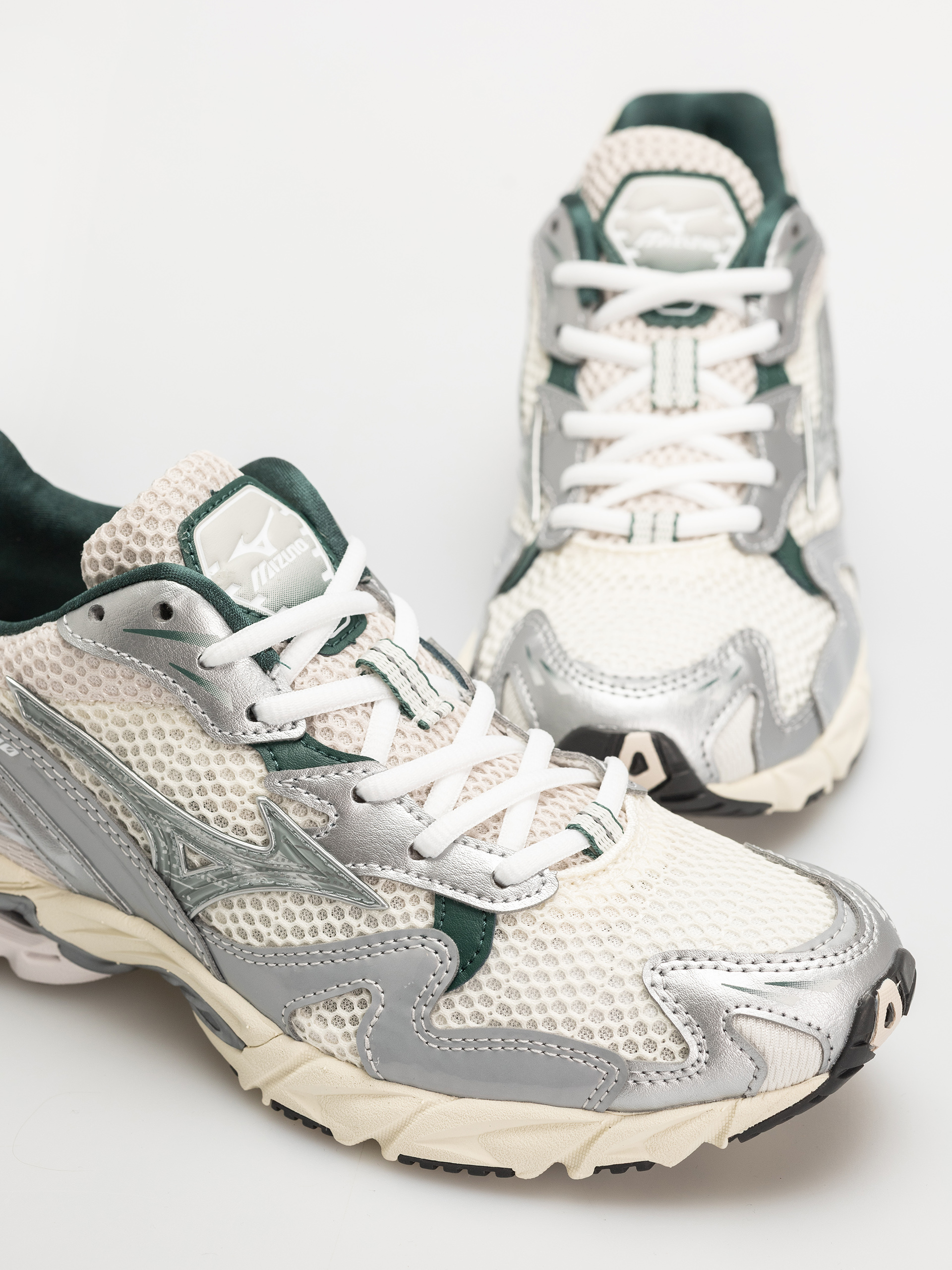 Обувки Mizuno Wave Rider 10 (snow white/slate/bistro green)