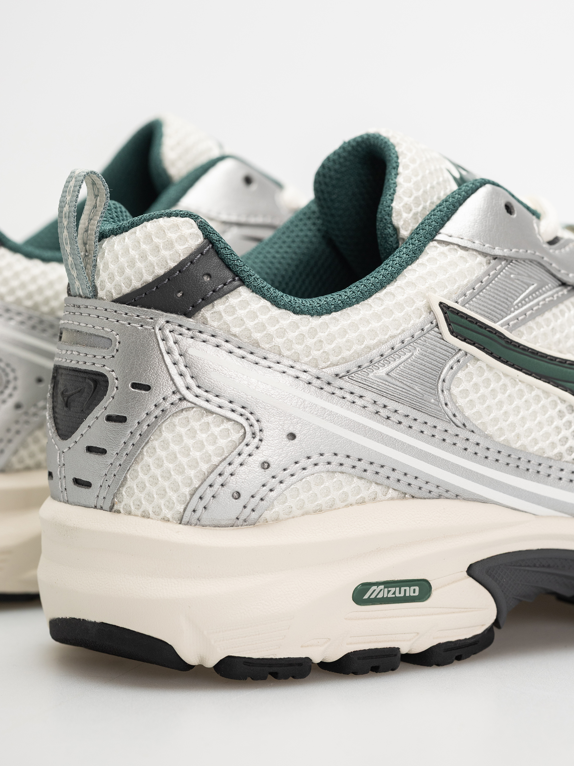 Обувки Mizuno MXR (snow white/bistro green/silver)