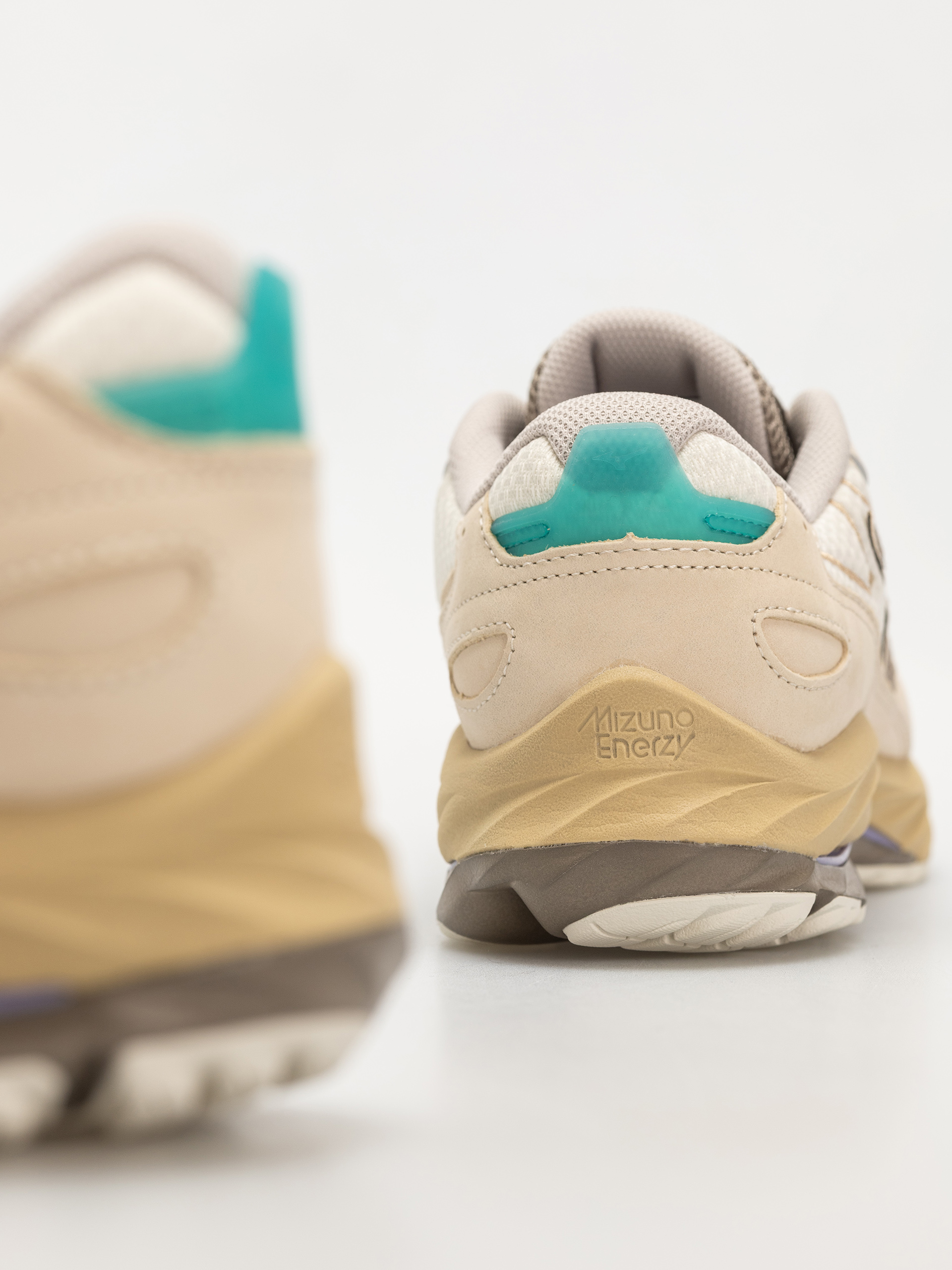 Обувки Mizuno Wave Rider Βeta Premium (summer sand/vintage khaki/cedar)