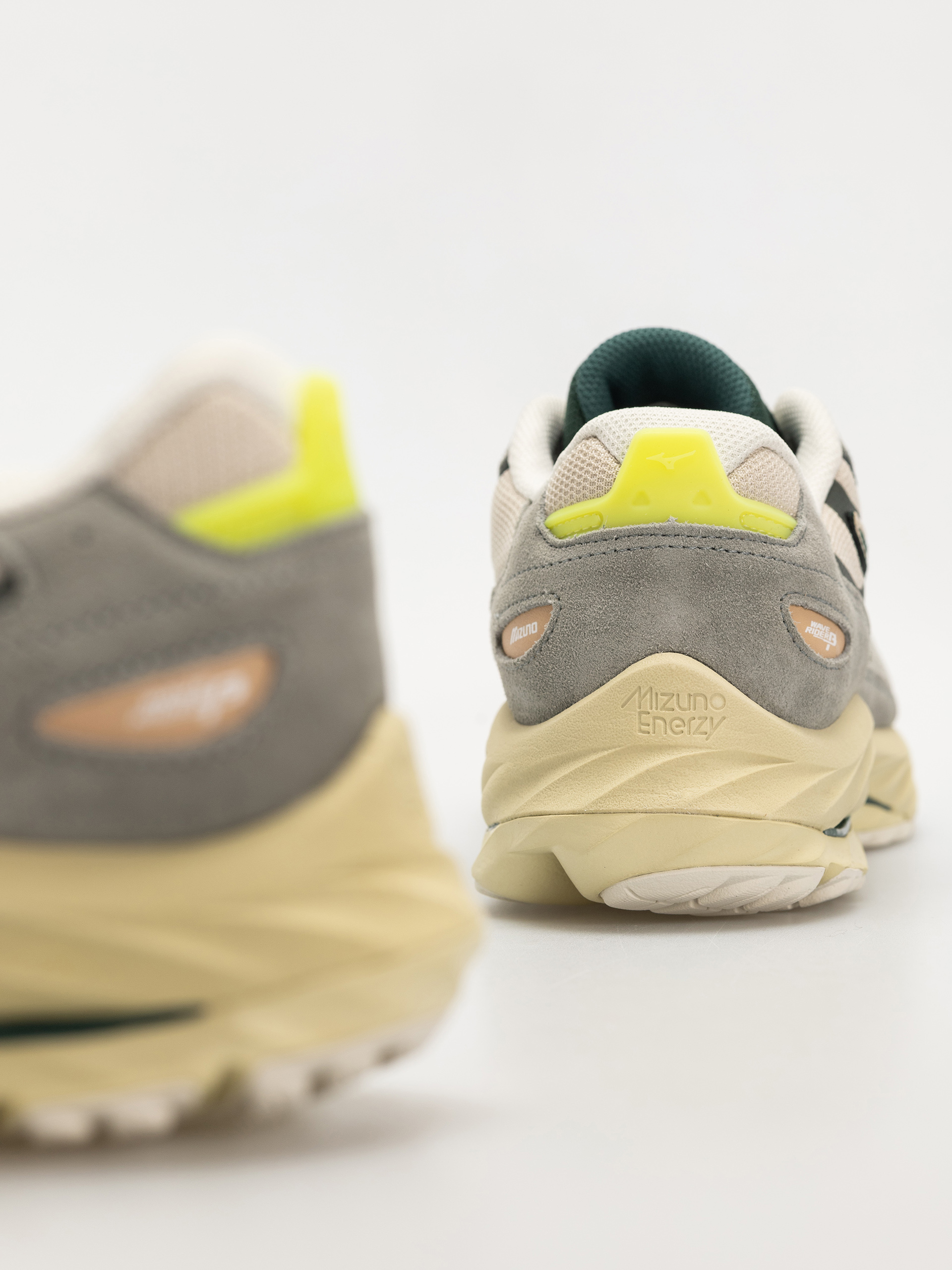 Обувки Mizuno Wave Rider Beta (shadow/pine grove/summer sand)